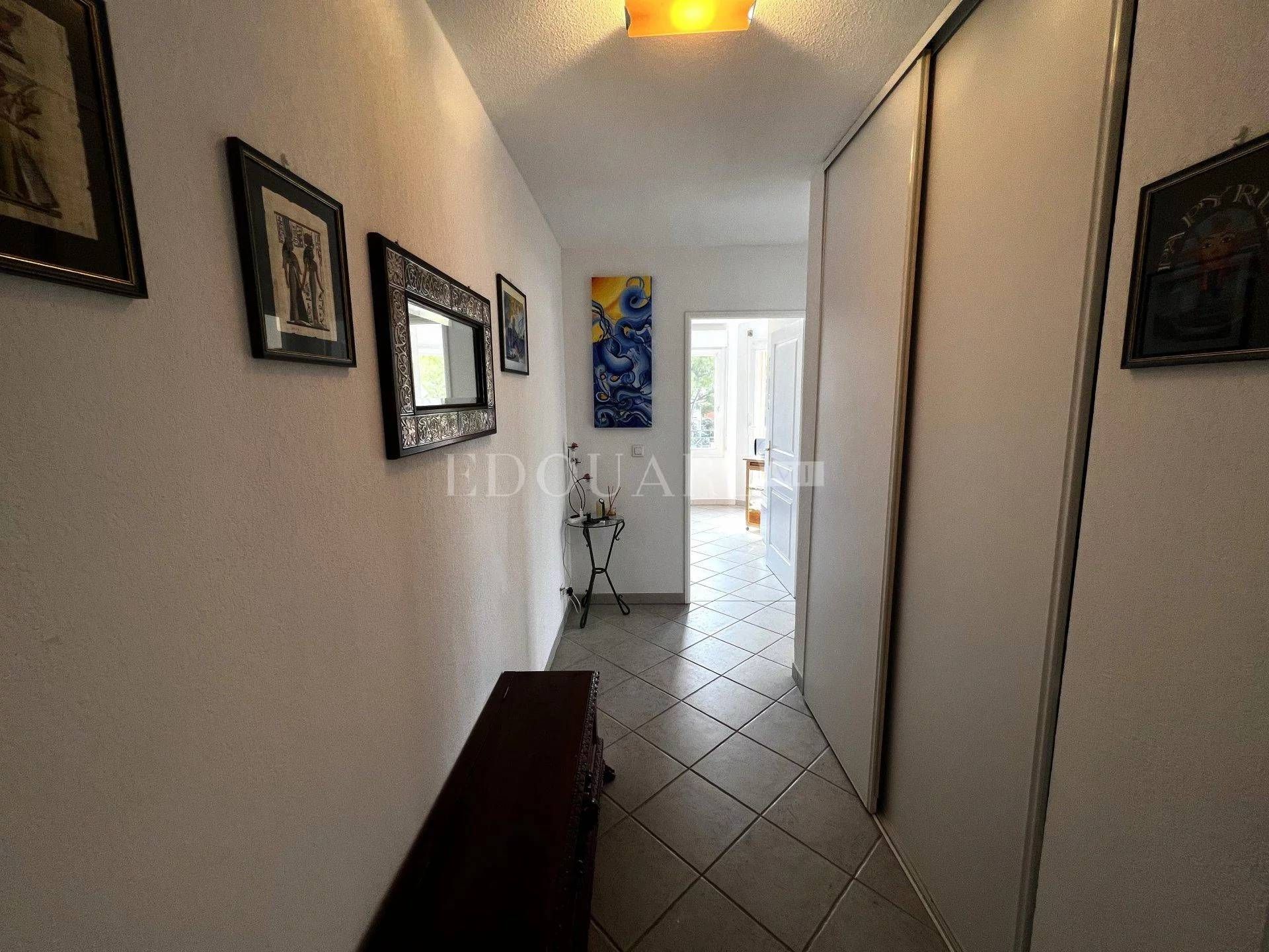 Condominium in Roquebrune-Cap-Martin, Provence-Alpes-Côte d'Azur 11201273