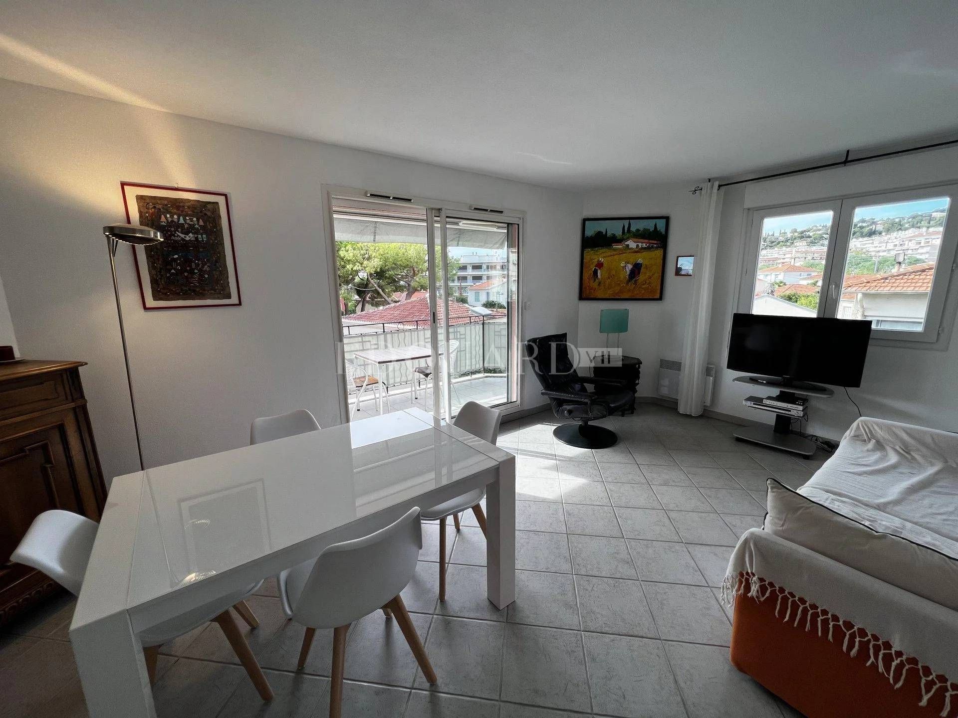 Condominium in Roquebrune, Provence-Alpes-Côte d'Azur 11201273