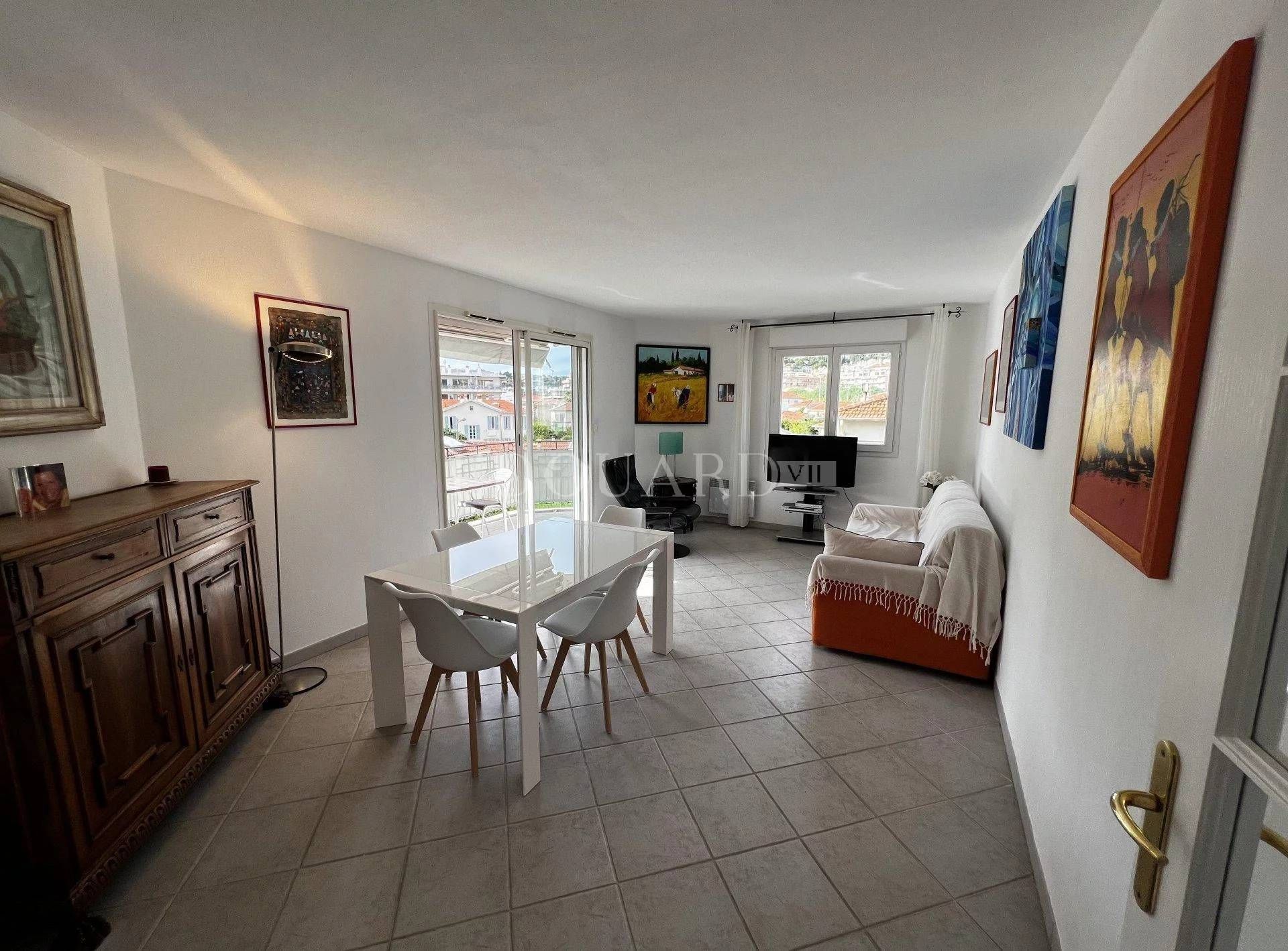 Condominium in Roquebrune-Cap-Martin, Provence-Alpes-Côte d'Azur 11201273