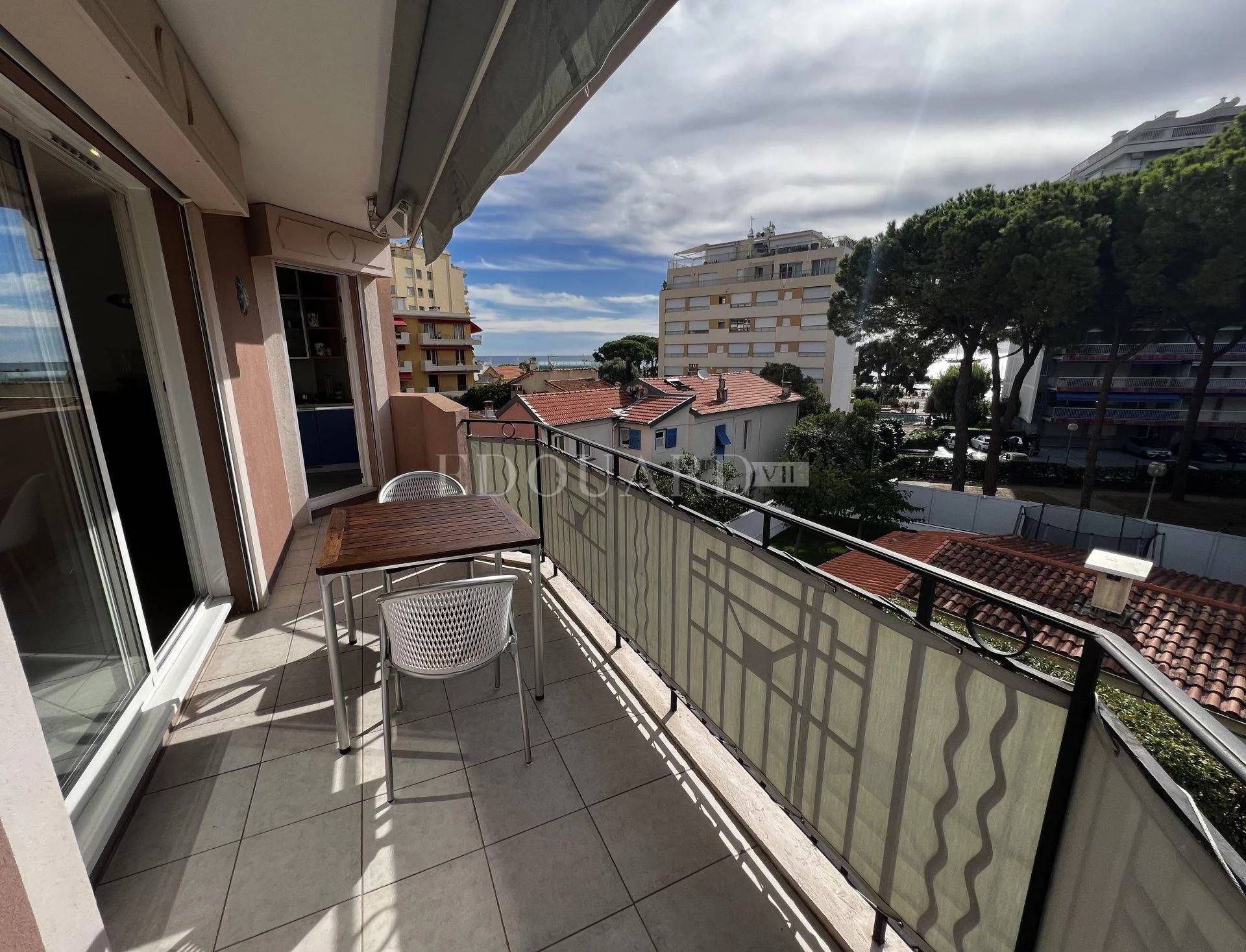 Condominium in Roquebrune-Cap-Martin, Provence-Alpes-Côte d'Azur 11201273