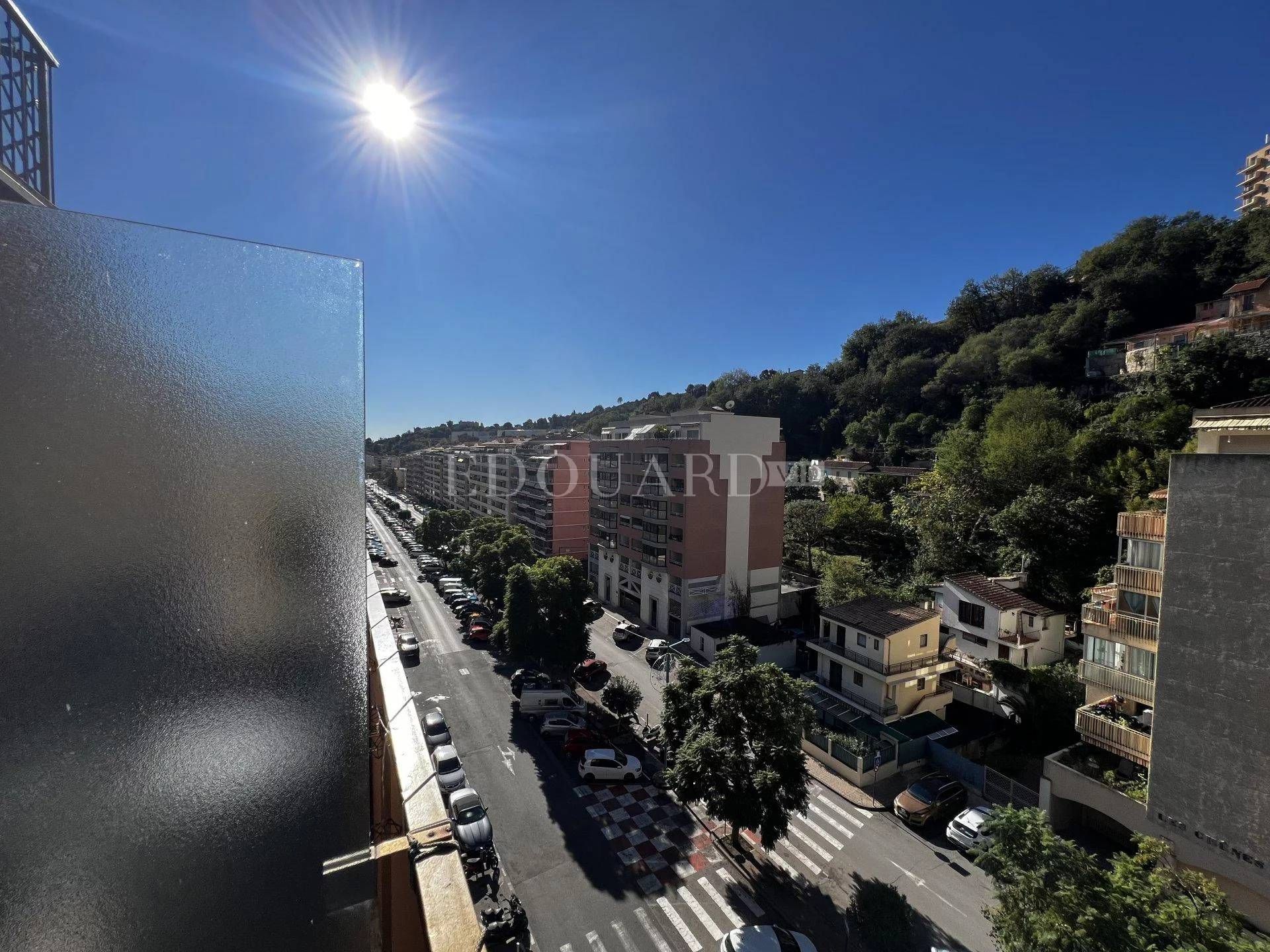 Condominium in Menton, Provence-Alpes-Côte d'Azur 11201286