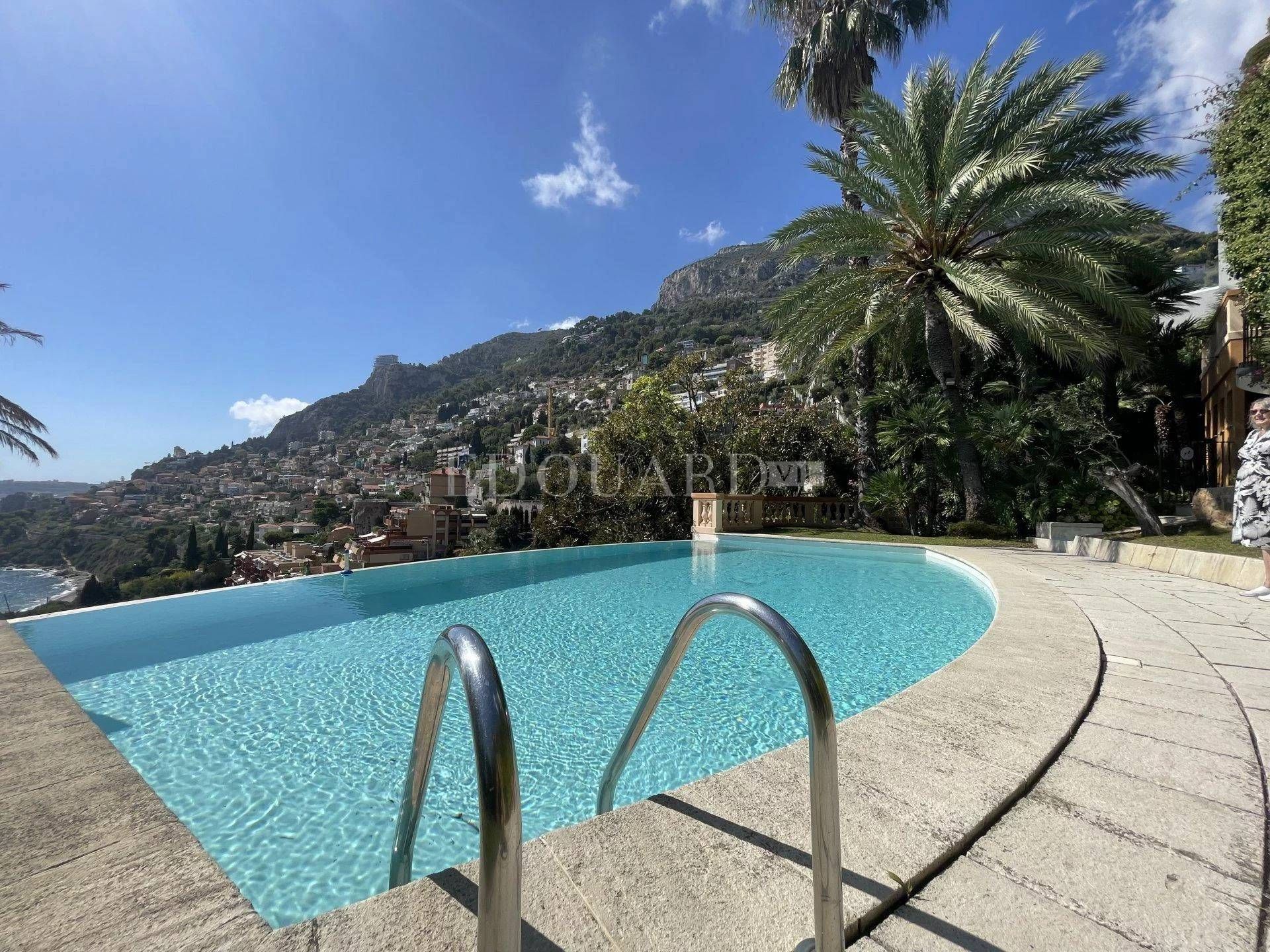 Condominium in Roquebrune-Cap-Martin, Provence-Alpes-Côte d'Azur 11201307