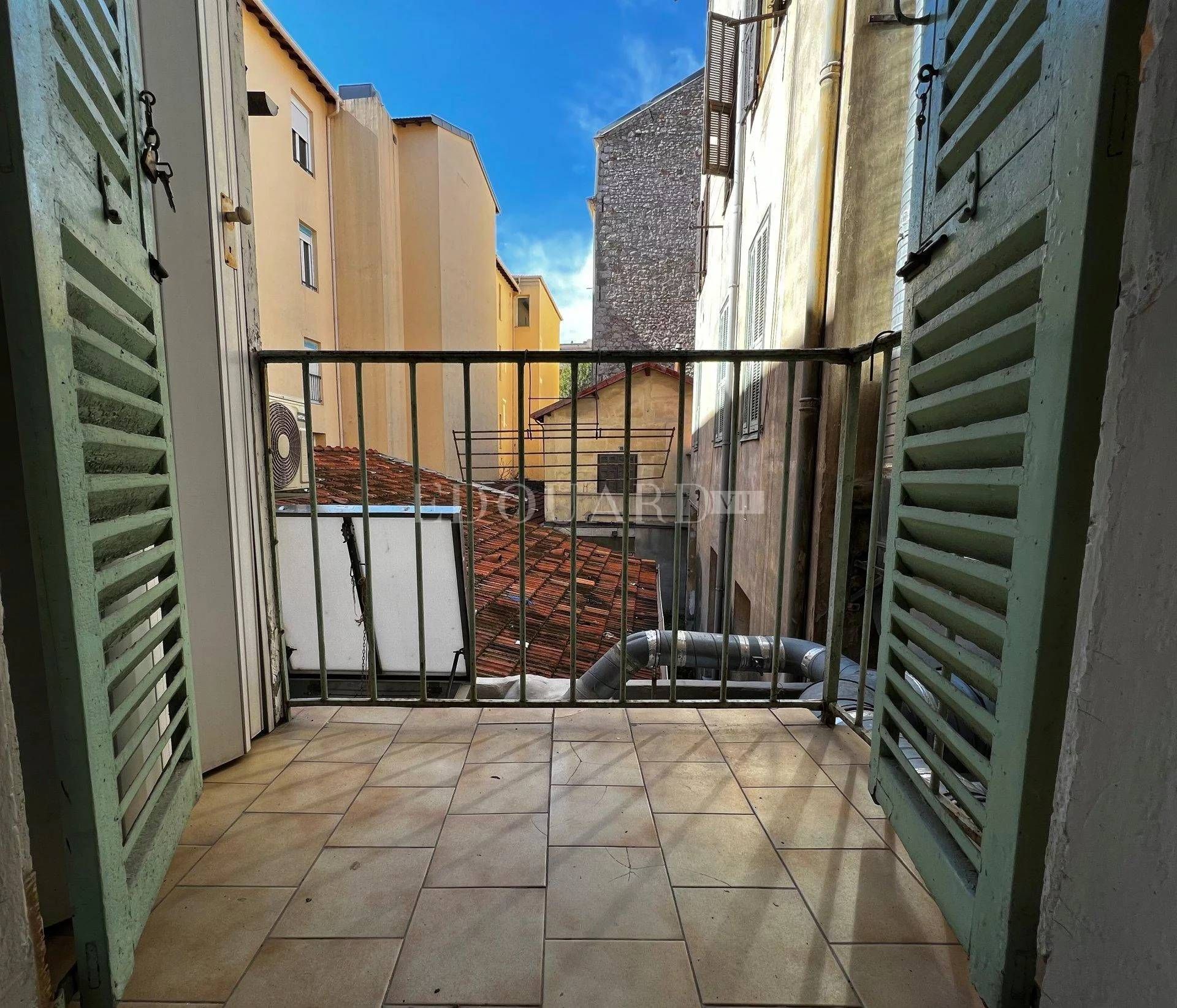 Condominium in Menton, Provence-Alpes-Cote d'Azur 11201310