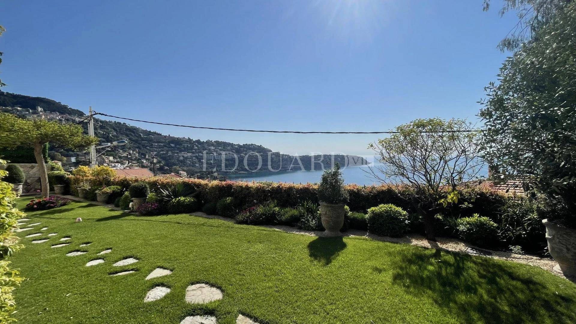 Condominium dans Roquebrune-Cap-Martin, Provence-Alpes-Côte d'Azur 11201322