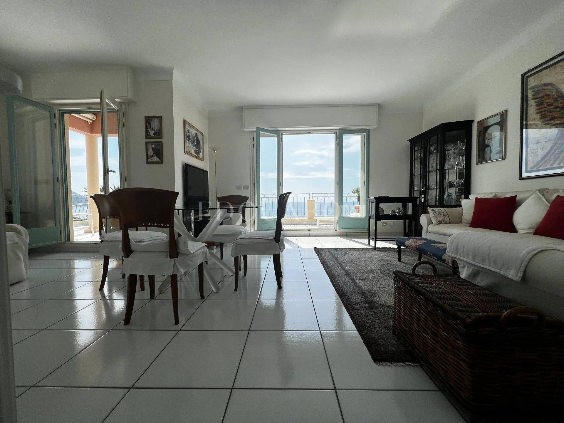 Condominium in Menton, Provence-Alpes-Côte d'Azur 11201341