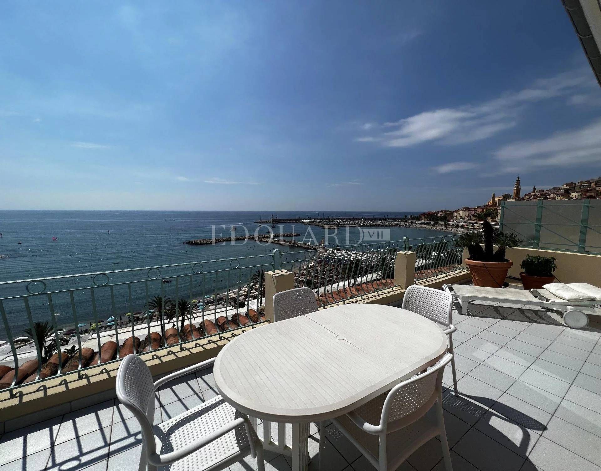 Condominium in Menton, Provence-Alpes-Côte d'Azur 11201341