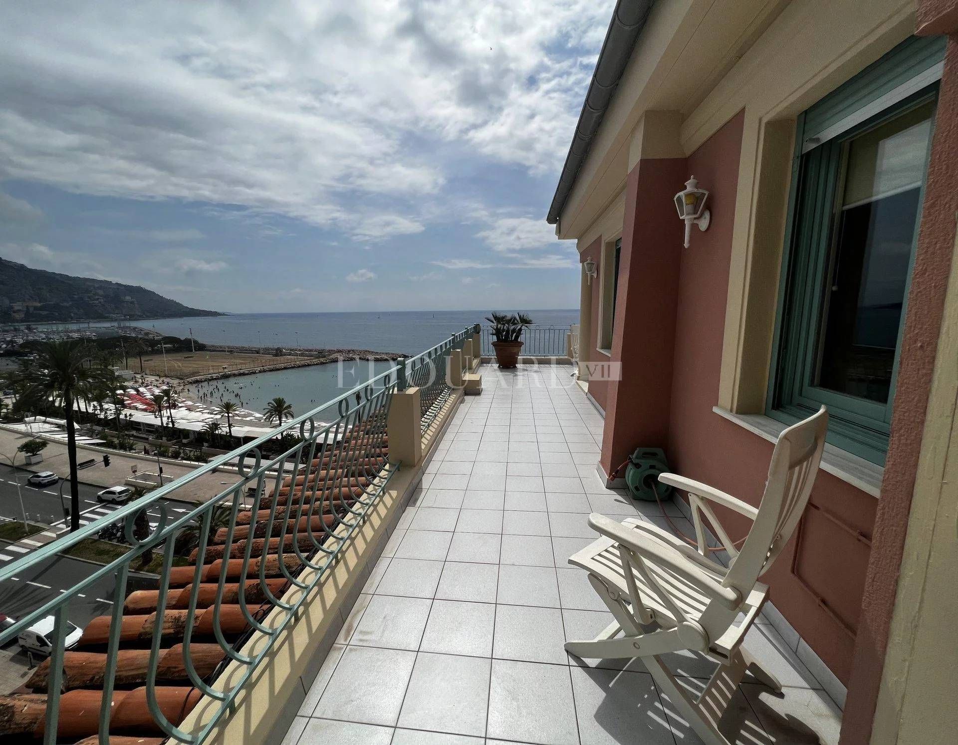 Condominium in Menton, Provence-Alpes-Côte d'Azur 11201341