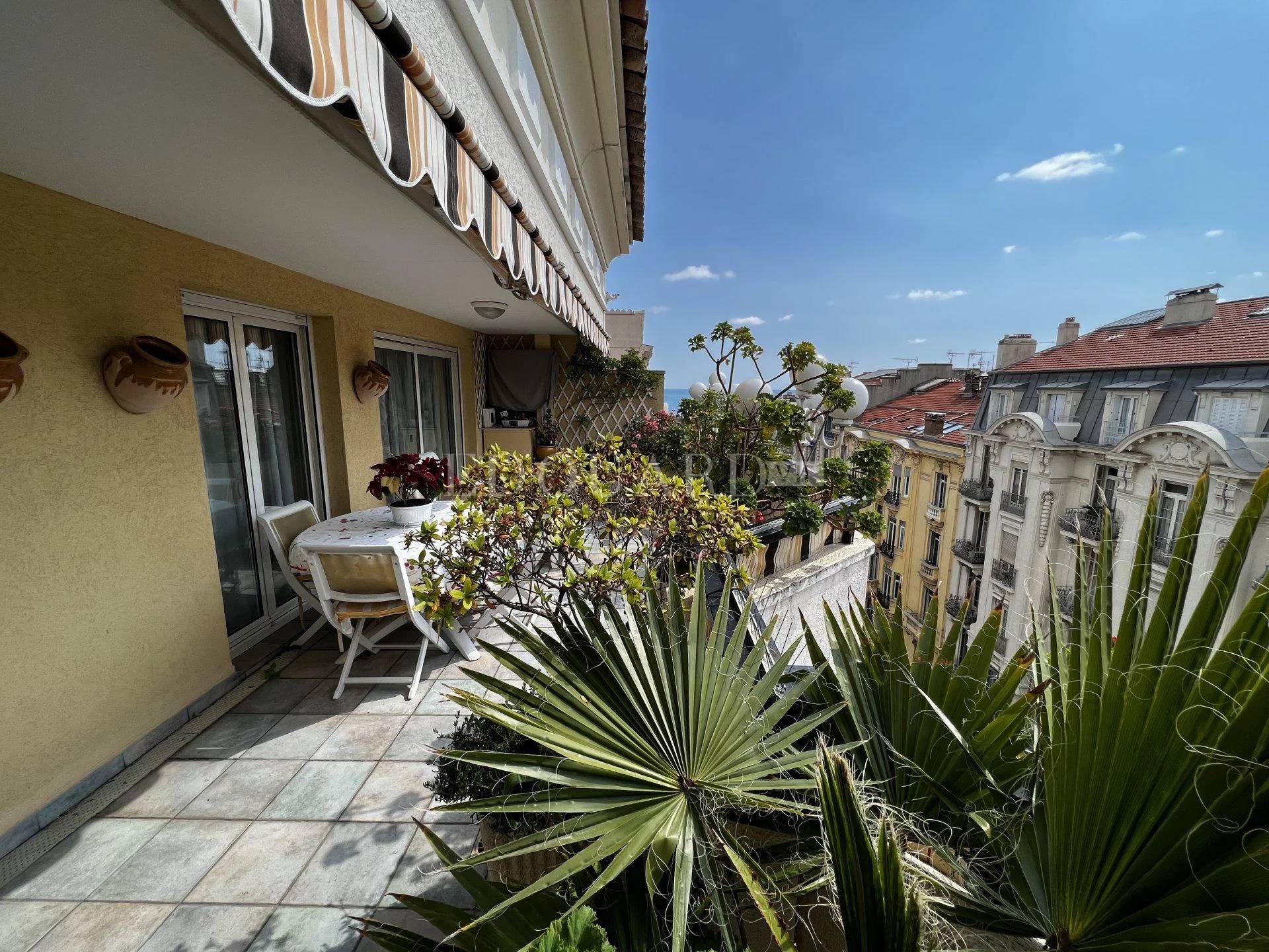 Condominium in Menton, Provence-Alpes-Côte d'Azur 11201342