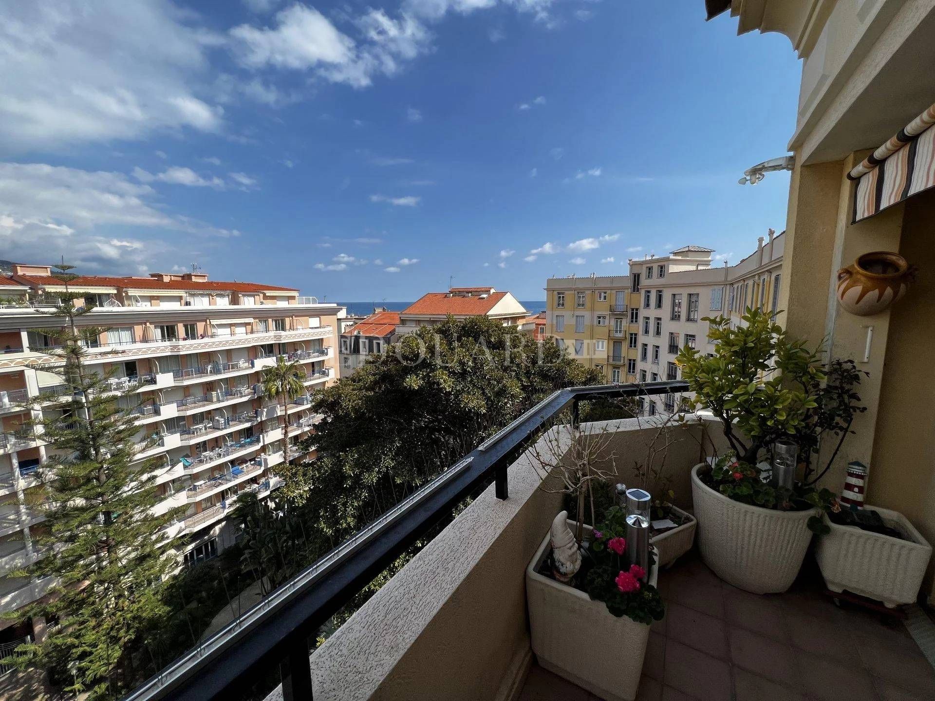 Condominium in Menton, Provence-Alpes-Côte d'Azur 11201342