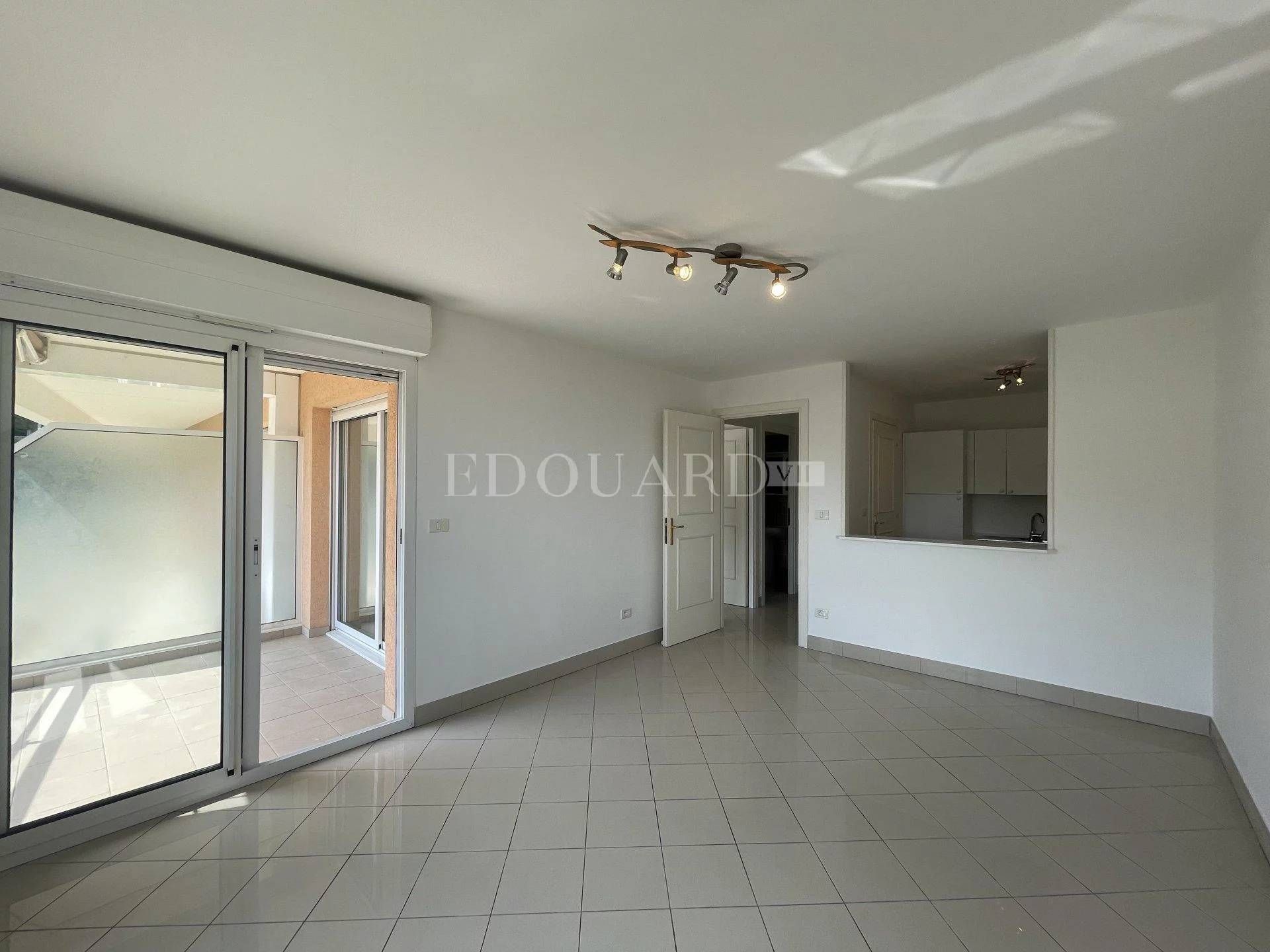 Condominium in Faussignana, Provence-Alpes-Cote d'Azur 11201355