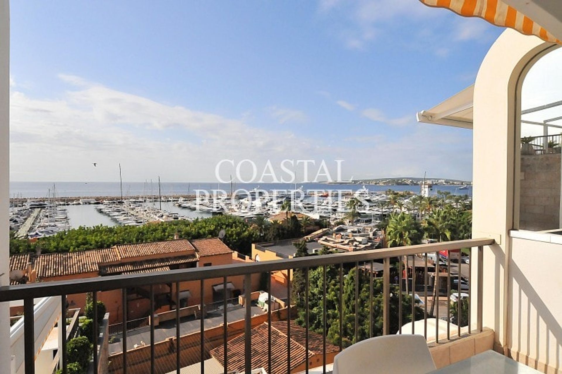 Condominium in La Bonanova, Balearic Islands 11202285