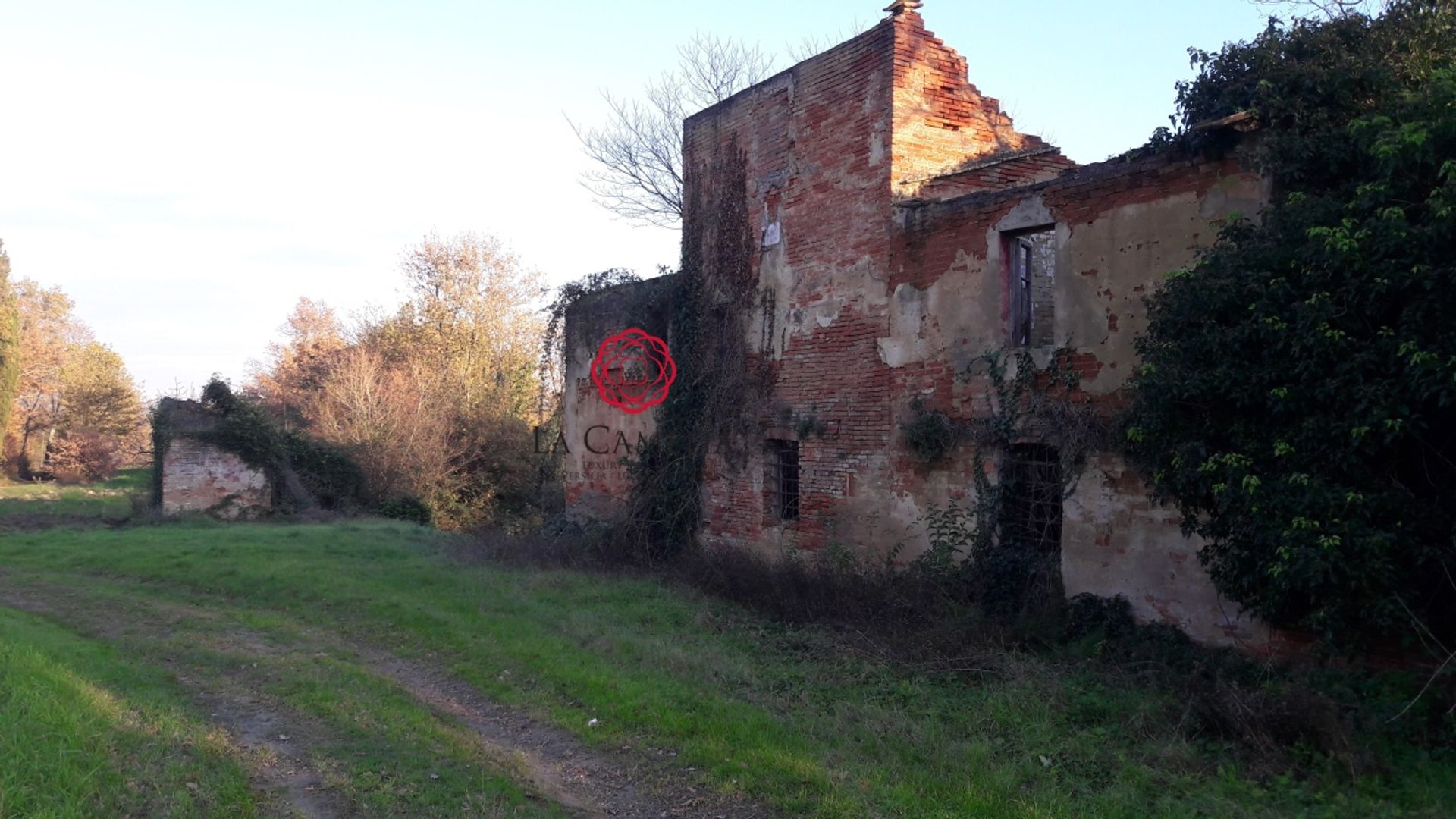 بيت في Capannoli, Tuscany 11203396