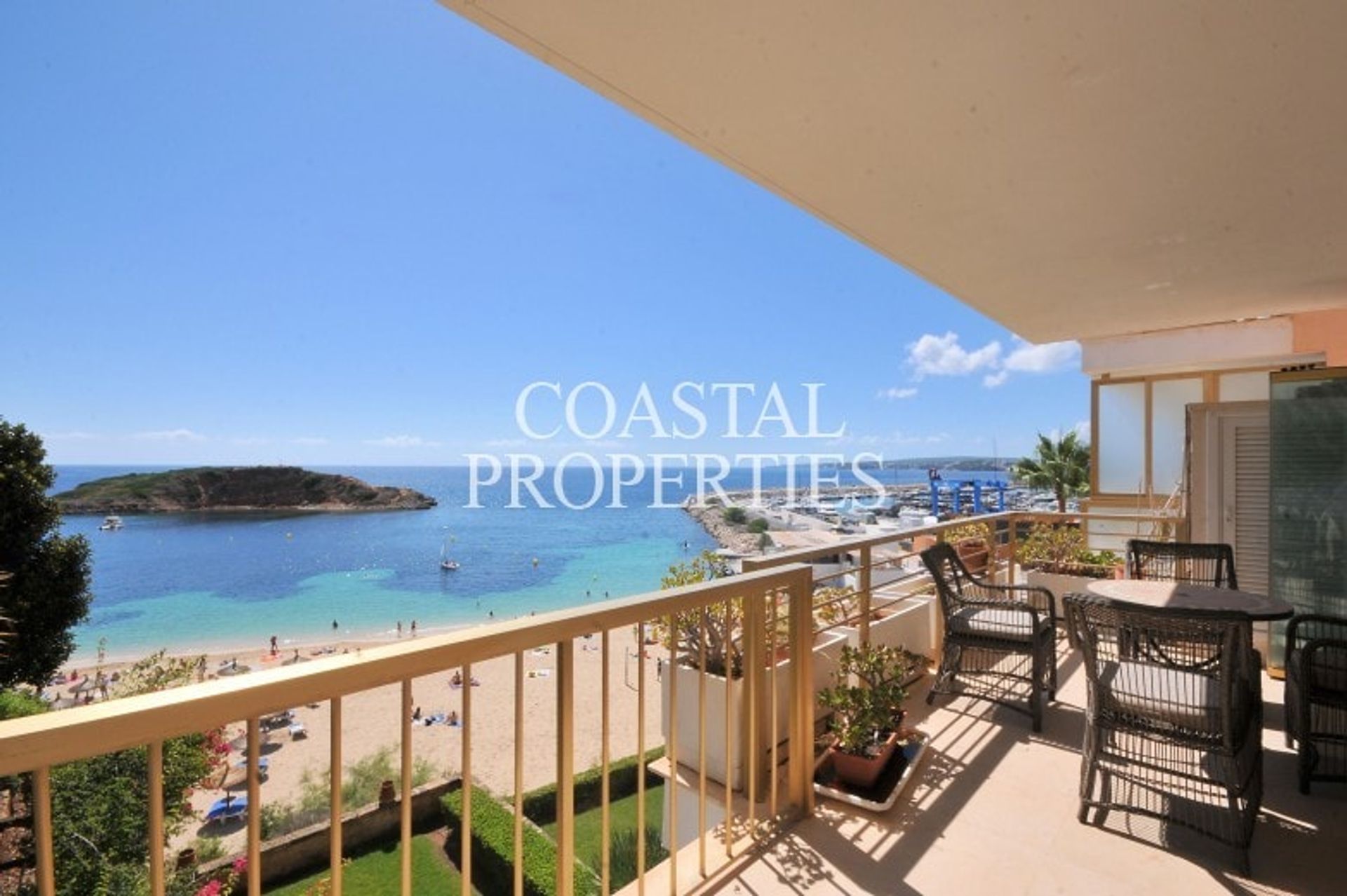 Condominium in La Bonanova, Balearic Islands 11205142