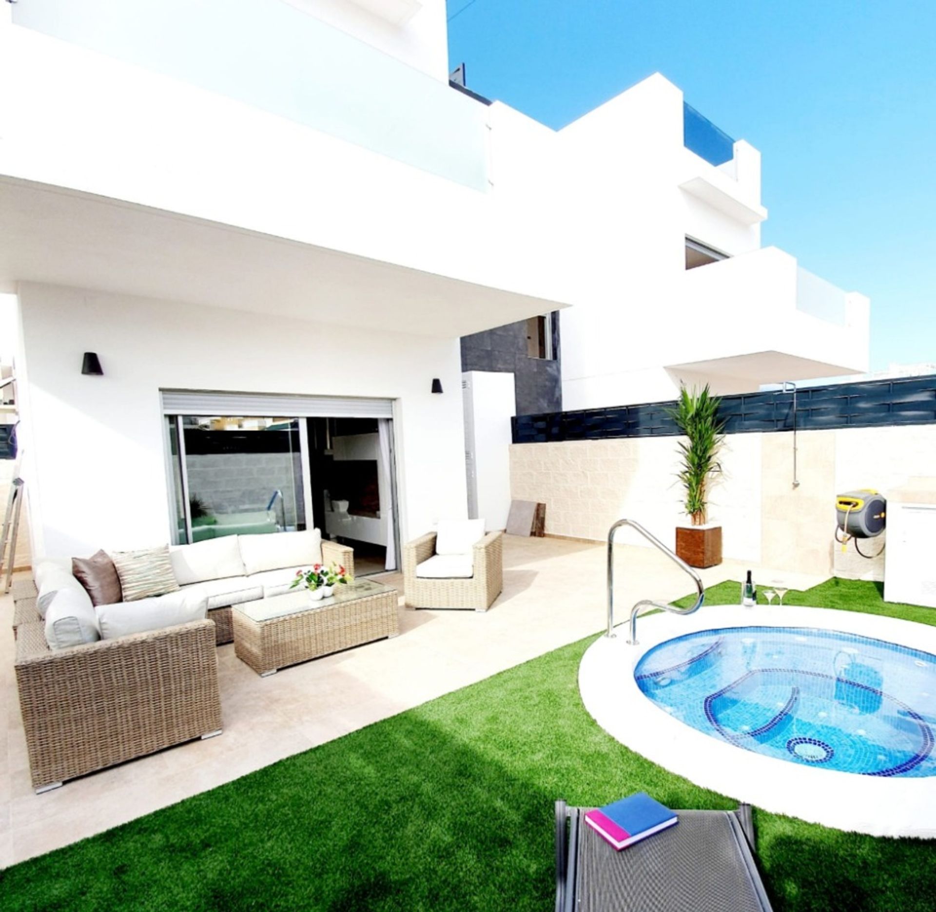 Condominium in Formentera del Segura, Comunidad Valenciana 11211908