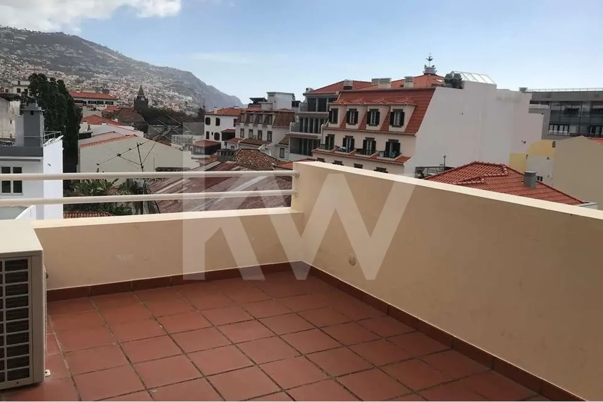 Toimisto sisään Funchal, 53 Rua dos Aranhas 11214623