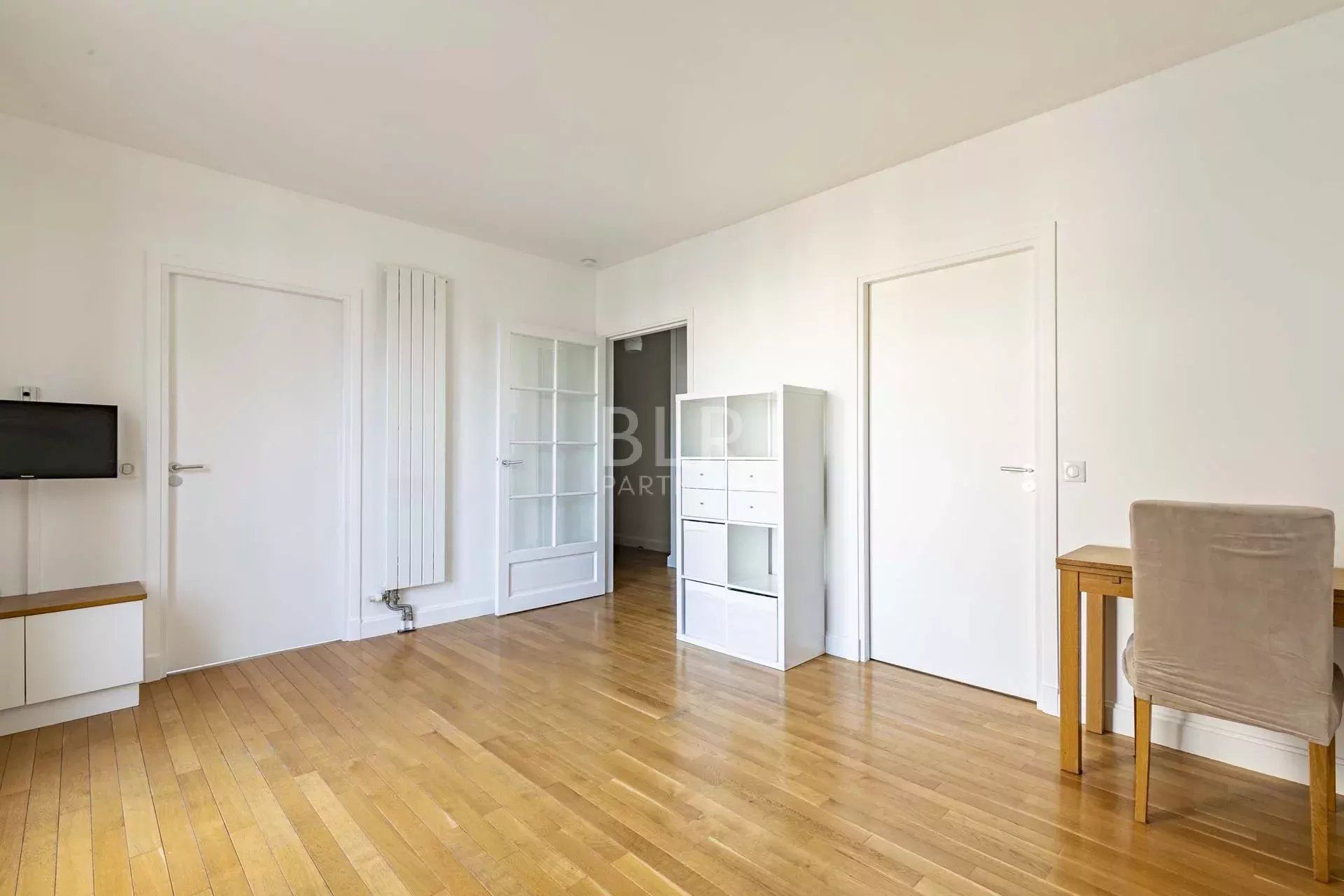 Condominium in Levallois-Perret, Ile-de-France 11217333