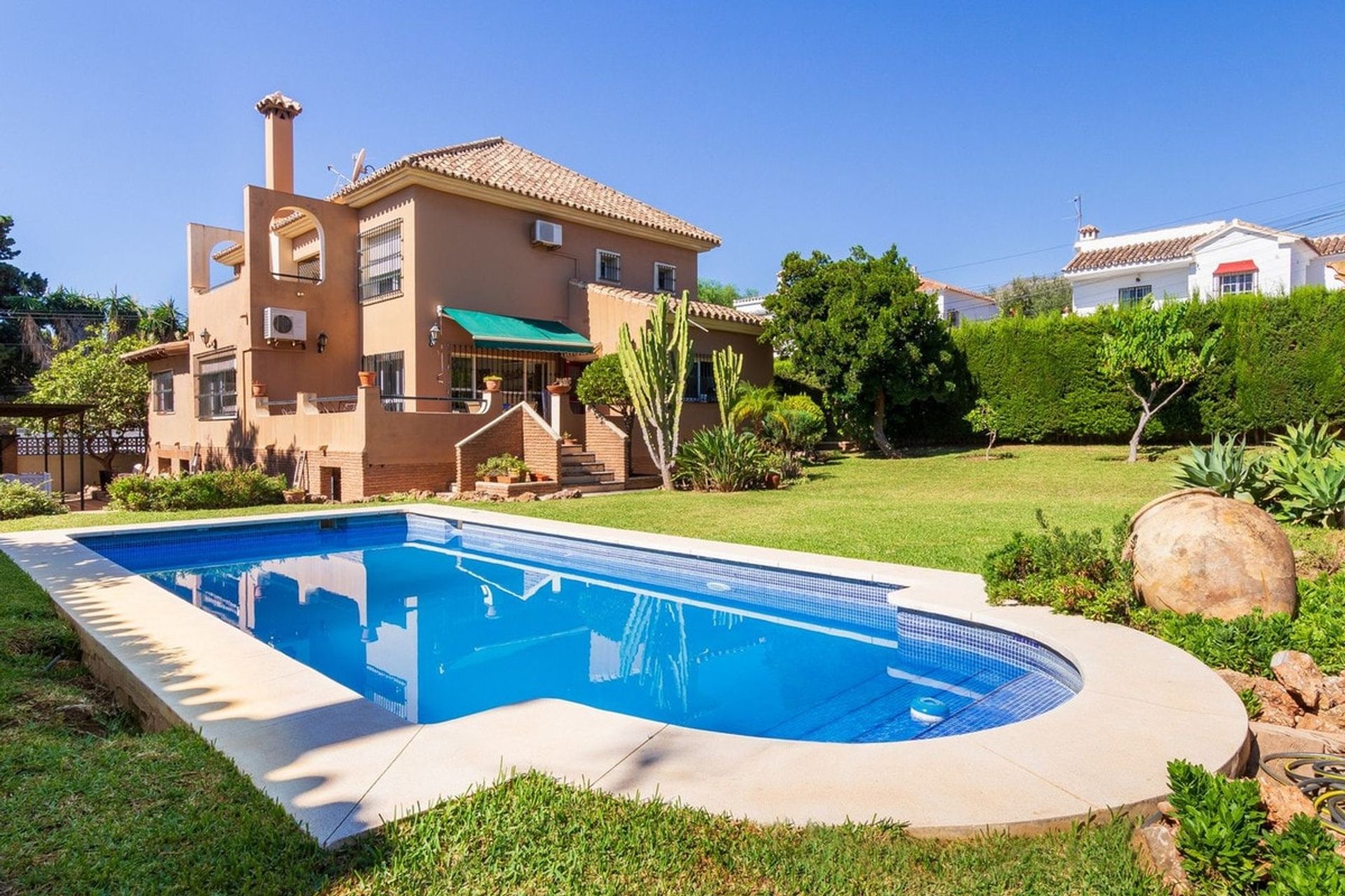 Casa nel Alhaurín de la Torre, Andalucía 11229475