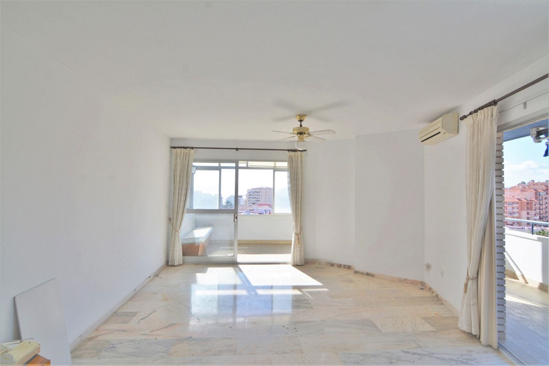 Condominio nel Fuengirola, Andalucía 11229982