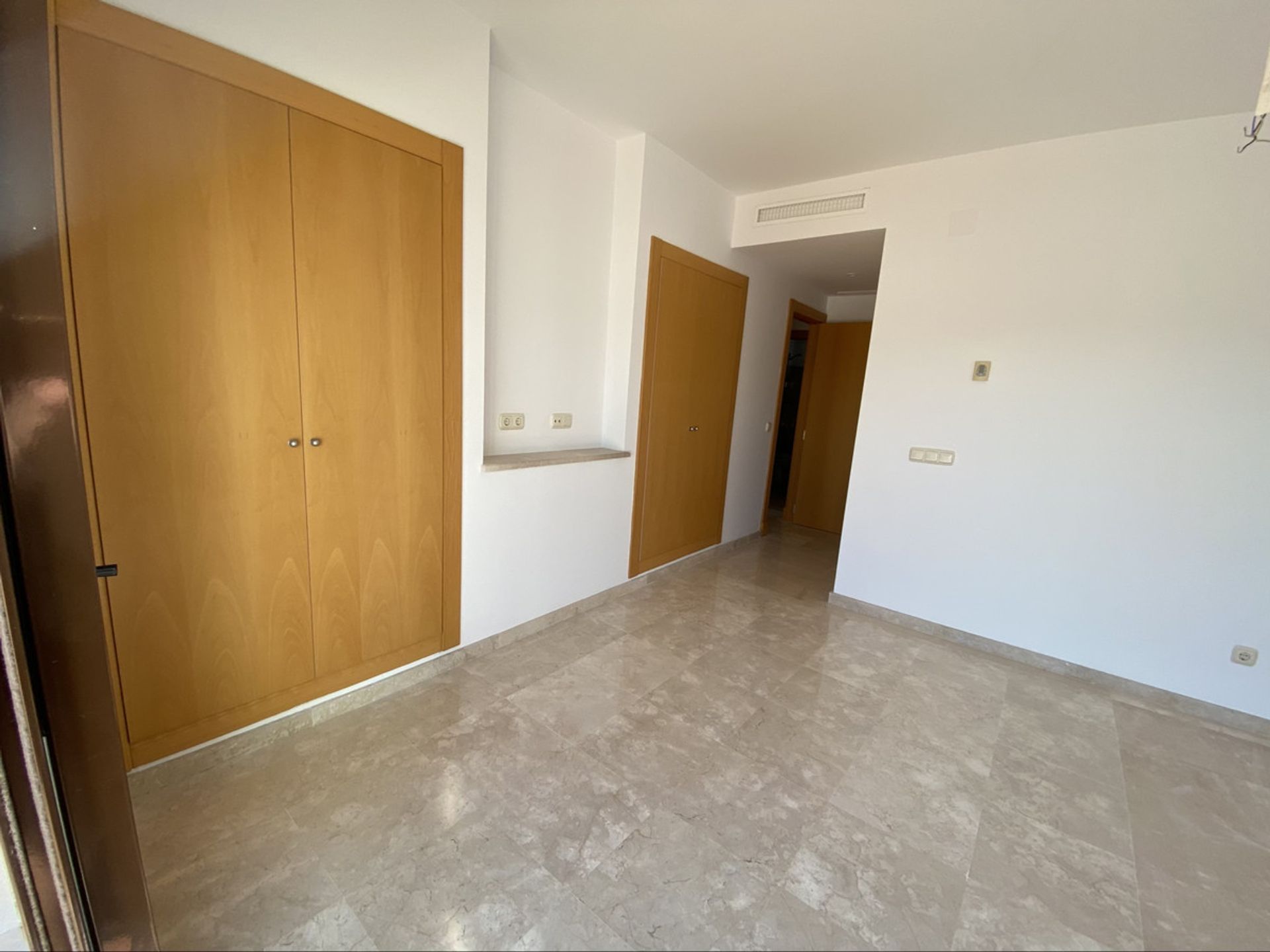 Condominium dans San Luis de Sabinillas, Andalousie 11231253