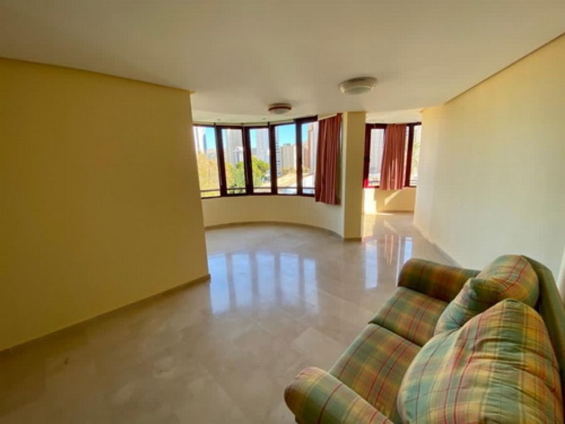 Condominium in Benidorm, Comunidad Valenciana 11233379