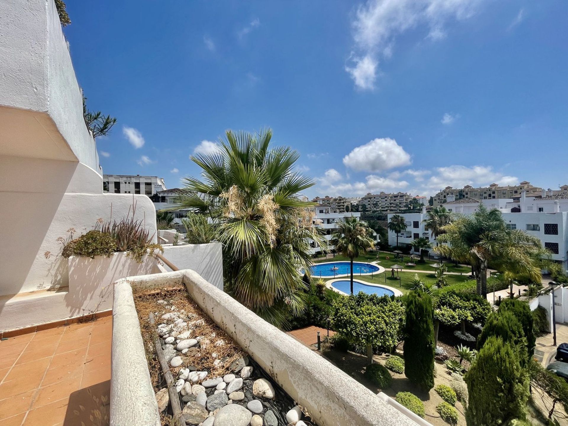 Condominium in Estepona, Andalusia 11235669