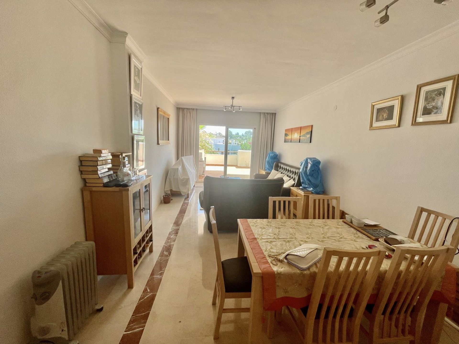 Condominium in Estepona, Andalusia 11235669