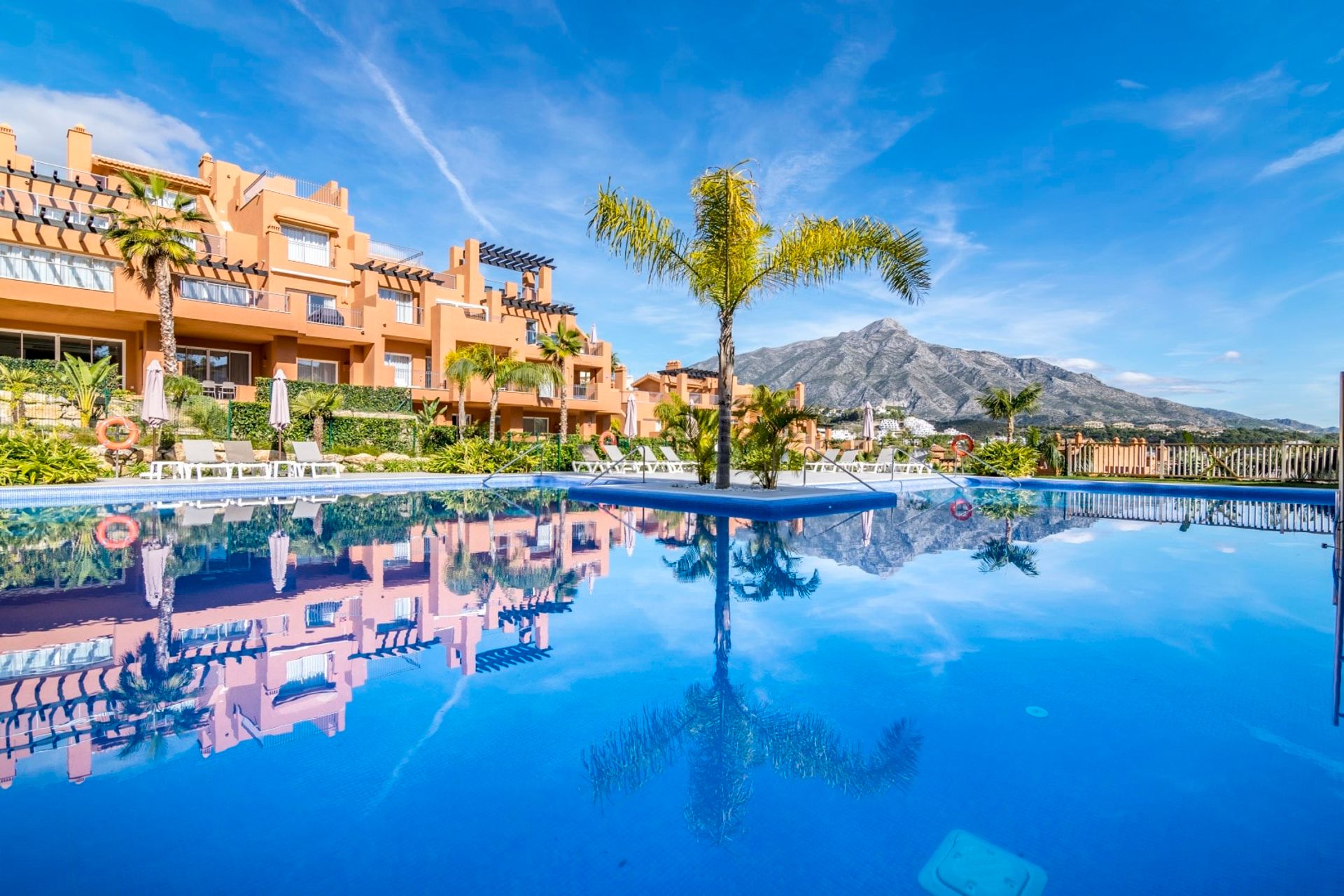 Condominium in Marbella, Andalucía 11235937