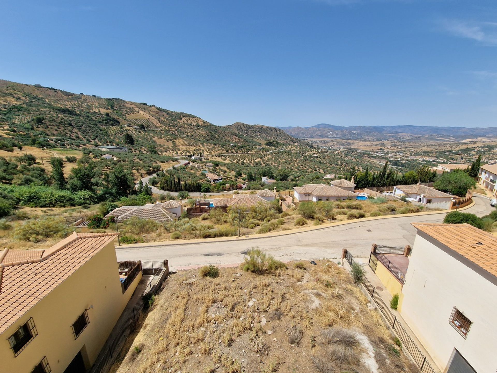 Condominium in Alcaucín, Andalucía 11238291