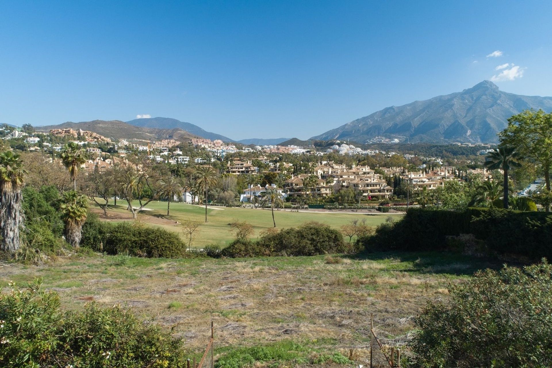 Land in Marbella, Andalucía 11246758