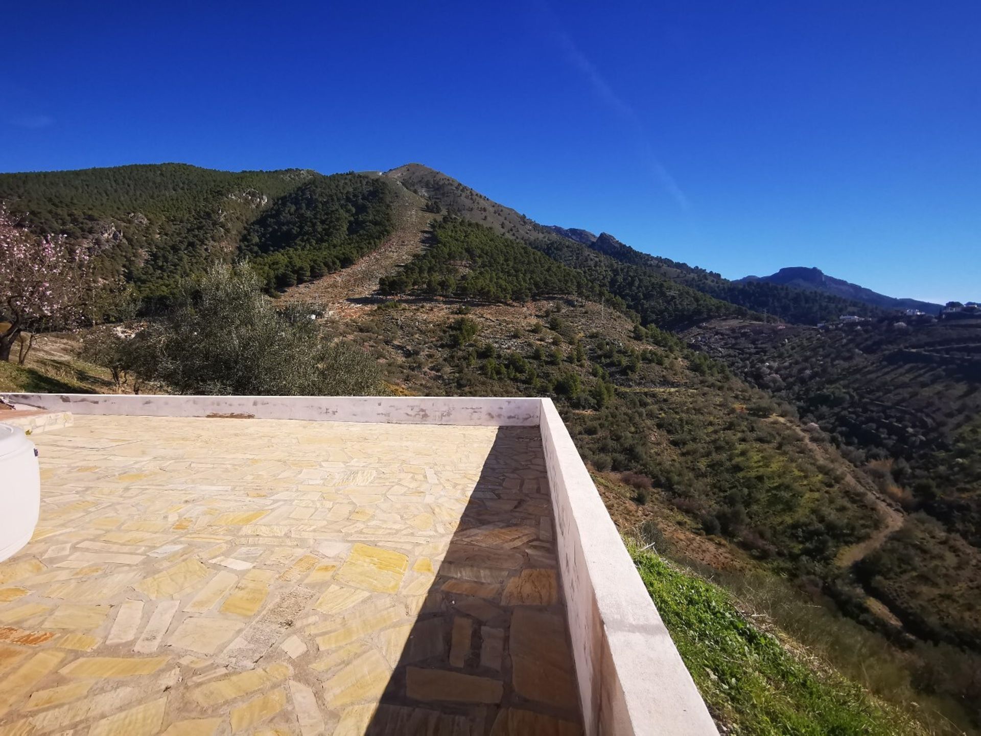 Rumah di Canillas de Aceituno, Andalusia 11248953