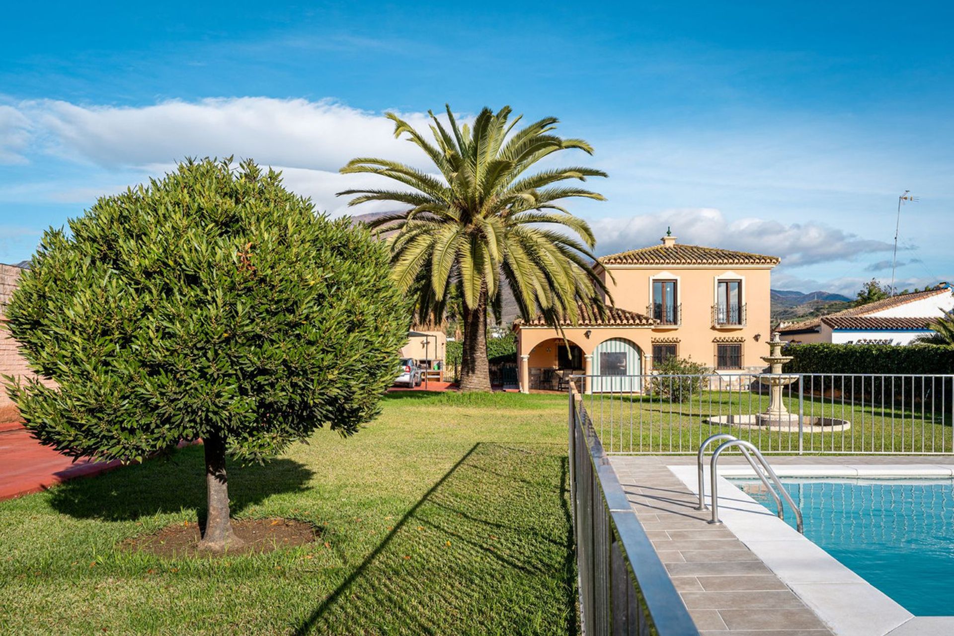 Casa nel Estepona, Andalusia 11254663