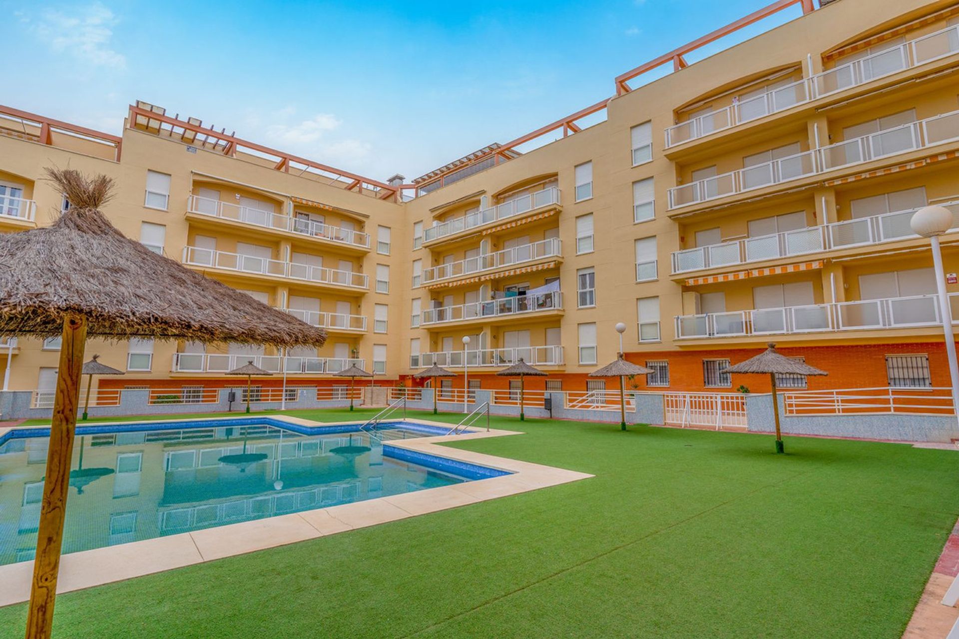 Condominium dans San Luis de Sabinillas, Andalousie 11255762