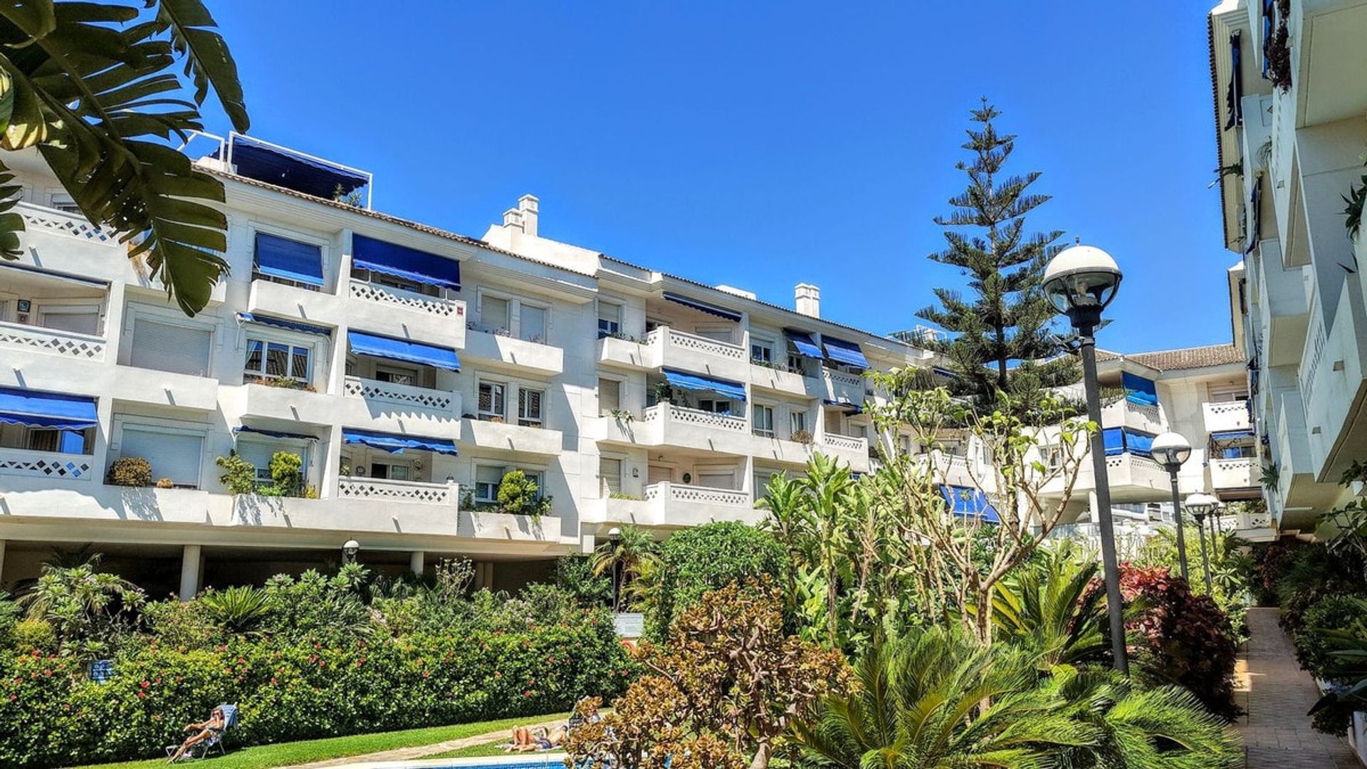 Condominio en San Pedro Alcántara, Andalucía 11257655