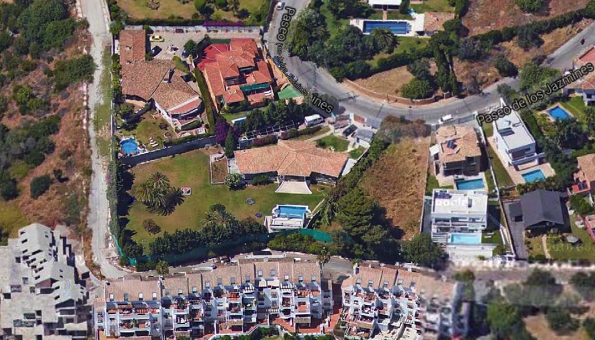 Land in Marbella, Andalucía 11265518