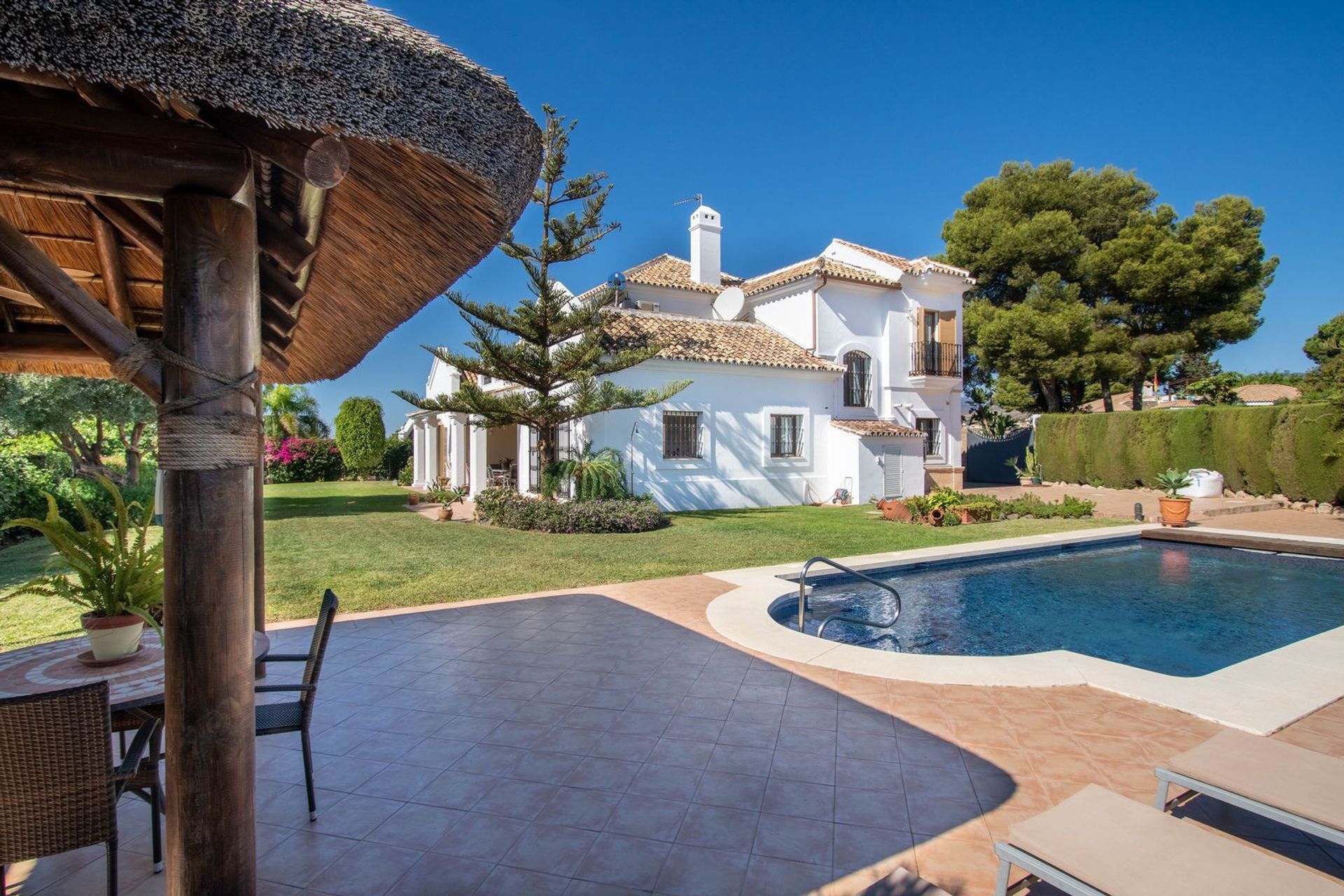 Rumah di Estepona, Andalusia 11266750