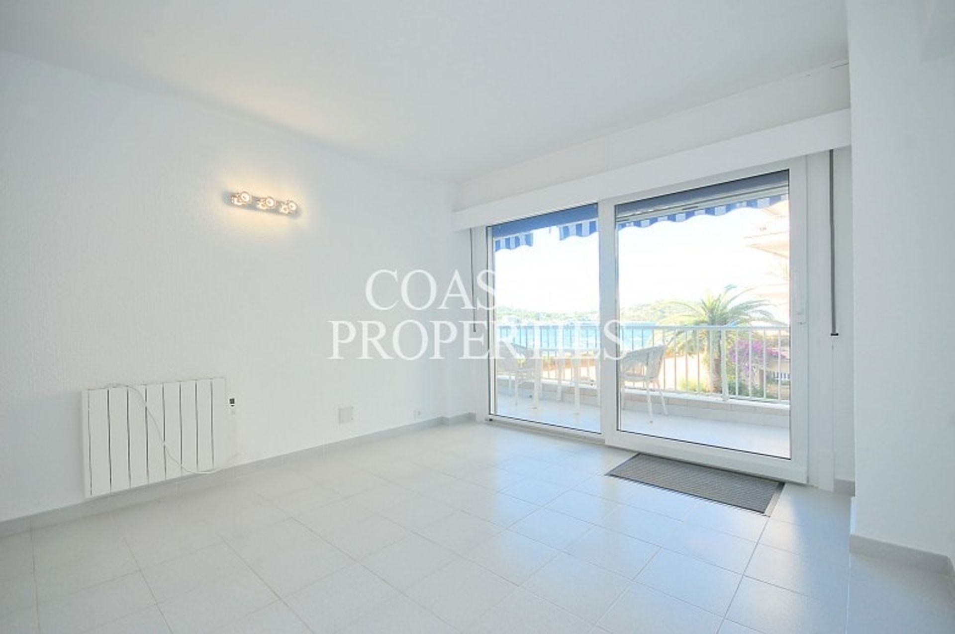 Condominium in Calvia, Balearic Islands 11270083