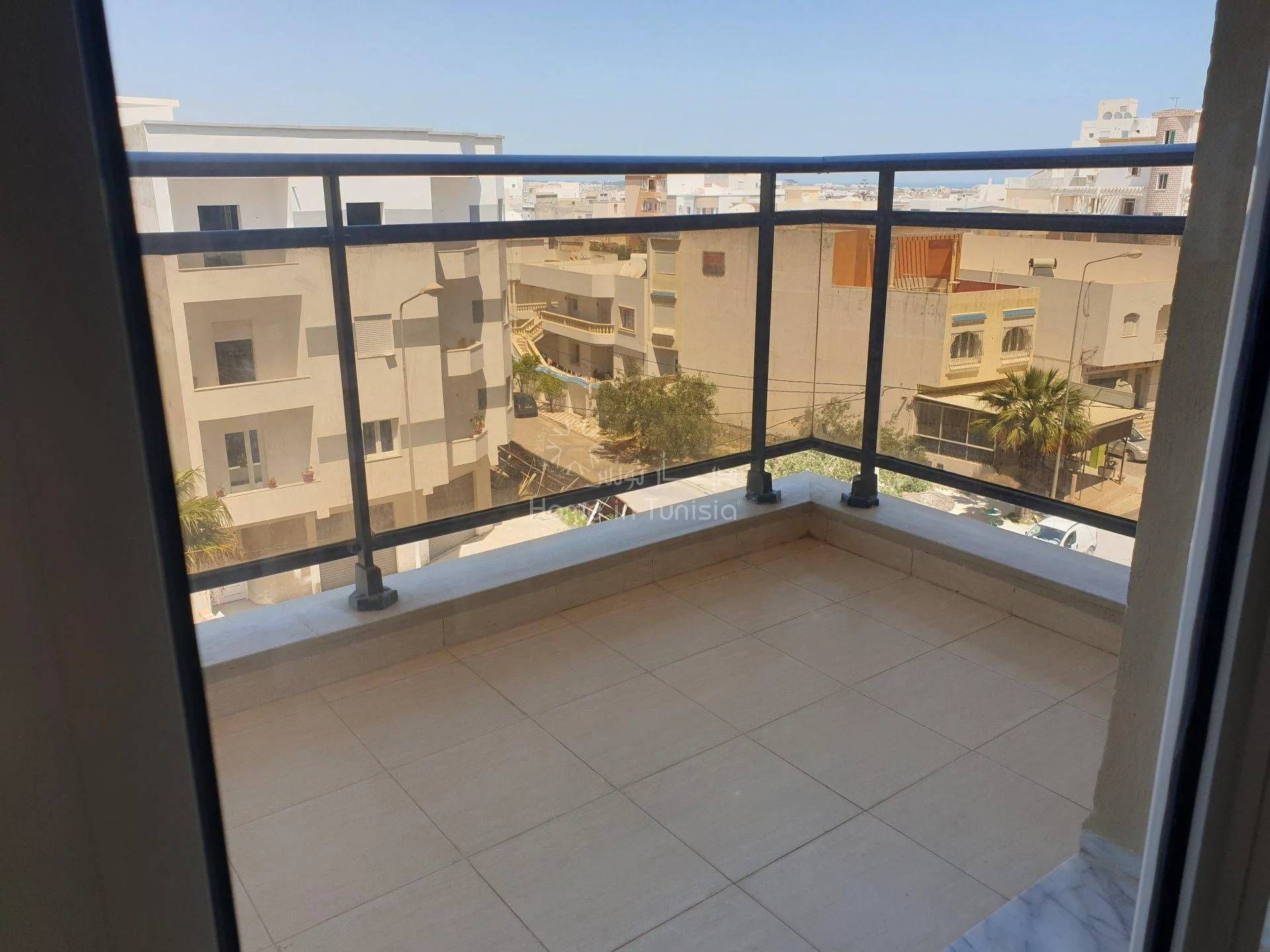 सम्मिलित में Sousse, Gouvernorat de Sousse 11276666