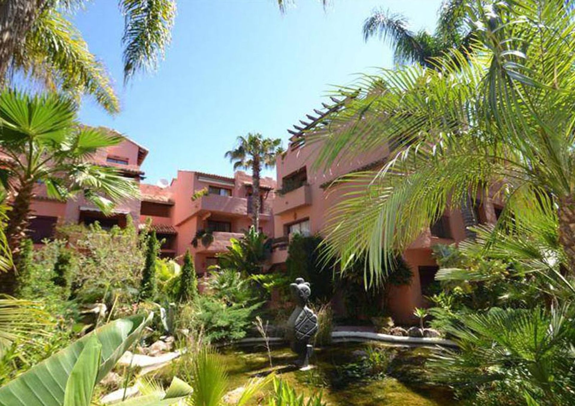 Condominium in Marbella, Andalucía 11278338