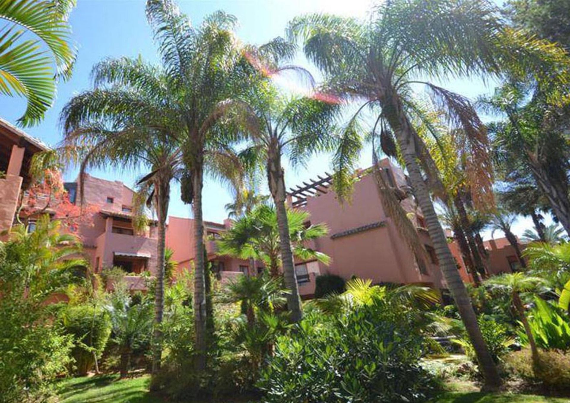 Condominium in Marbella, Andalucía 11278338