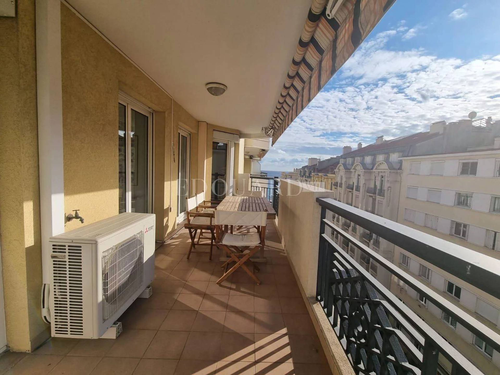 Condominium in Menton, Provence-Alpes-Cote d'Azur 11278543