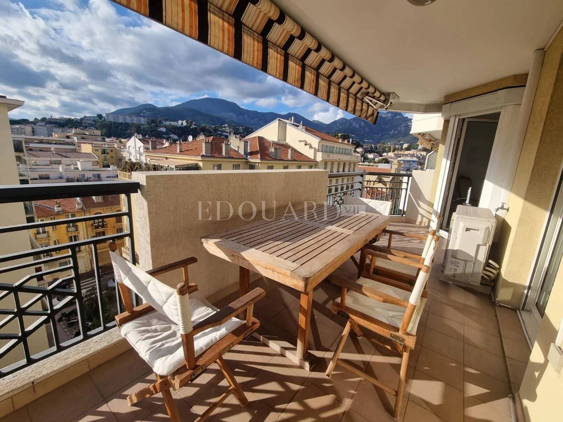 Condominium in Menton, Provence-Alpes-Cote d'Azur 11278543