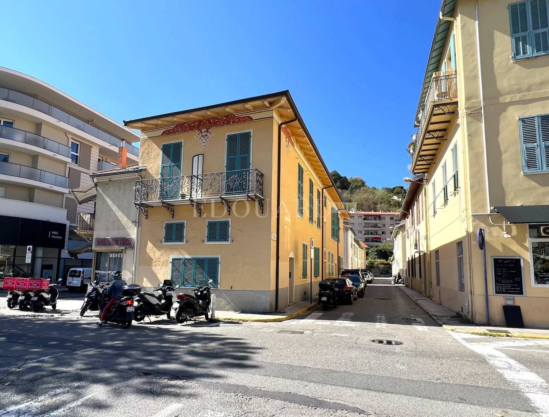 Condominium in Menton, Provence-Alpes-Côte d'Azur 11278544