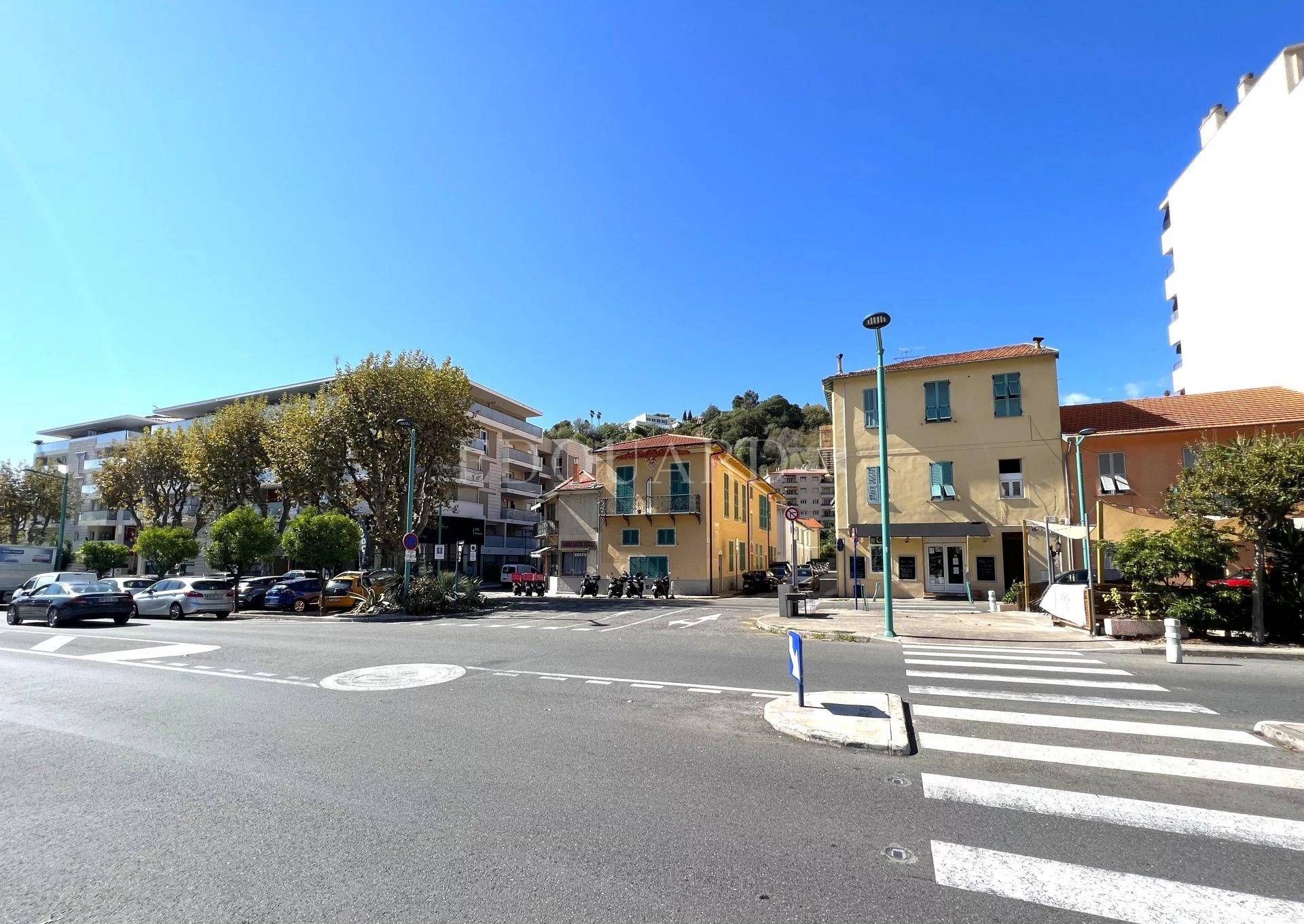 Condominium in Menton, Provence-Alpes-Côte d'Azur 11278544