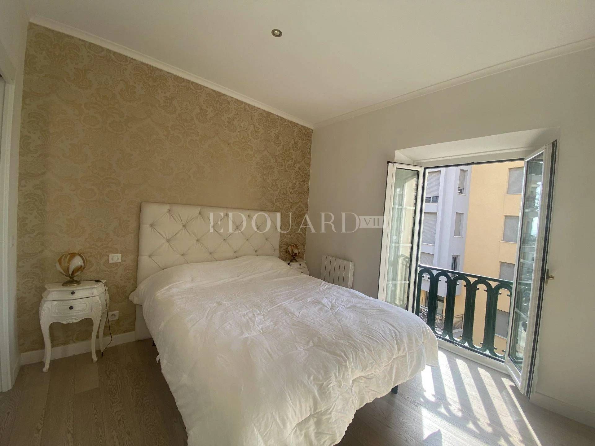 Condominium in Menton, Provence-Alpes-Côte d'Azur 11278566