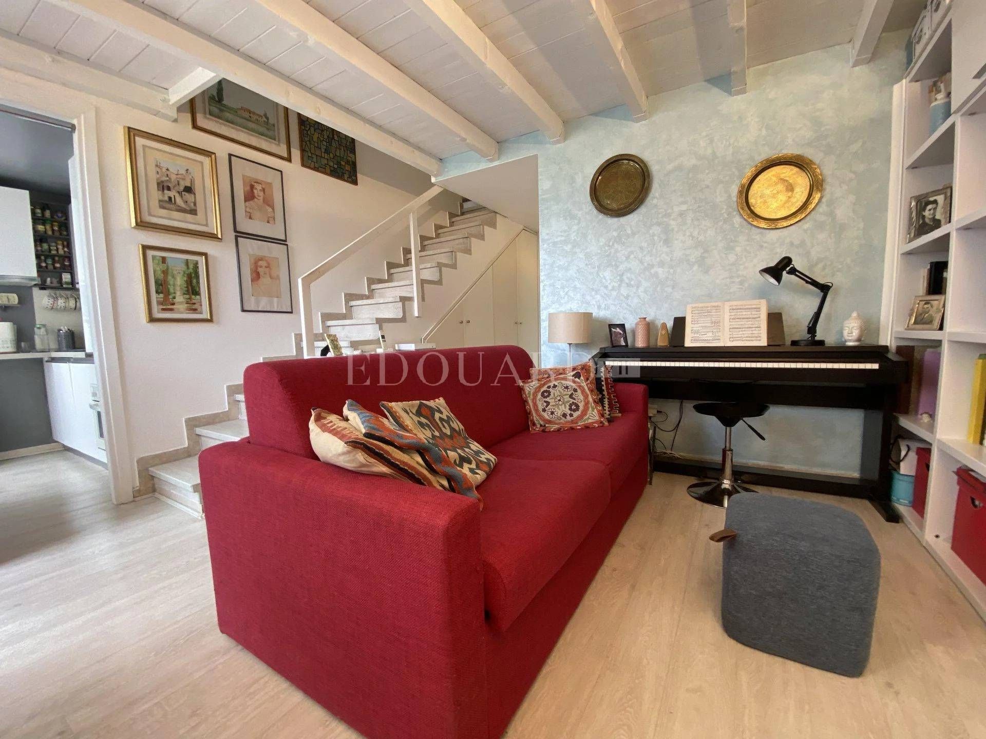 Condominium dans Roquebrune-Cap-Martin, Provence-Alpes-Côte d'Azur 11278568