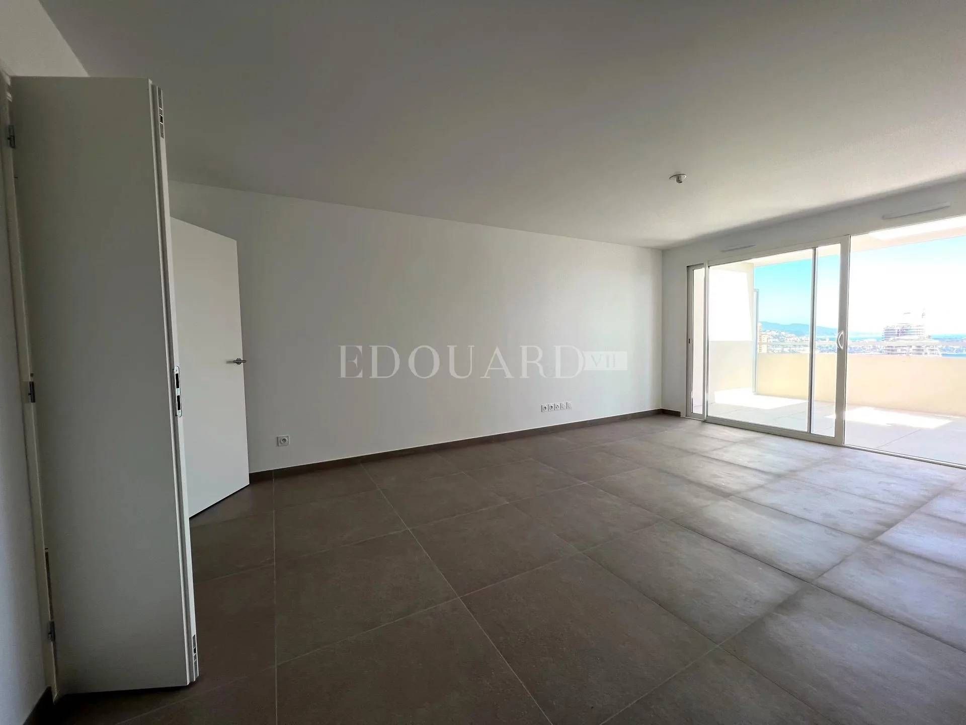 Condominium in Faussignana, Provence-Alpes-Cote d'Azur 11278593