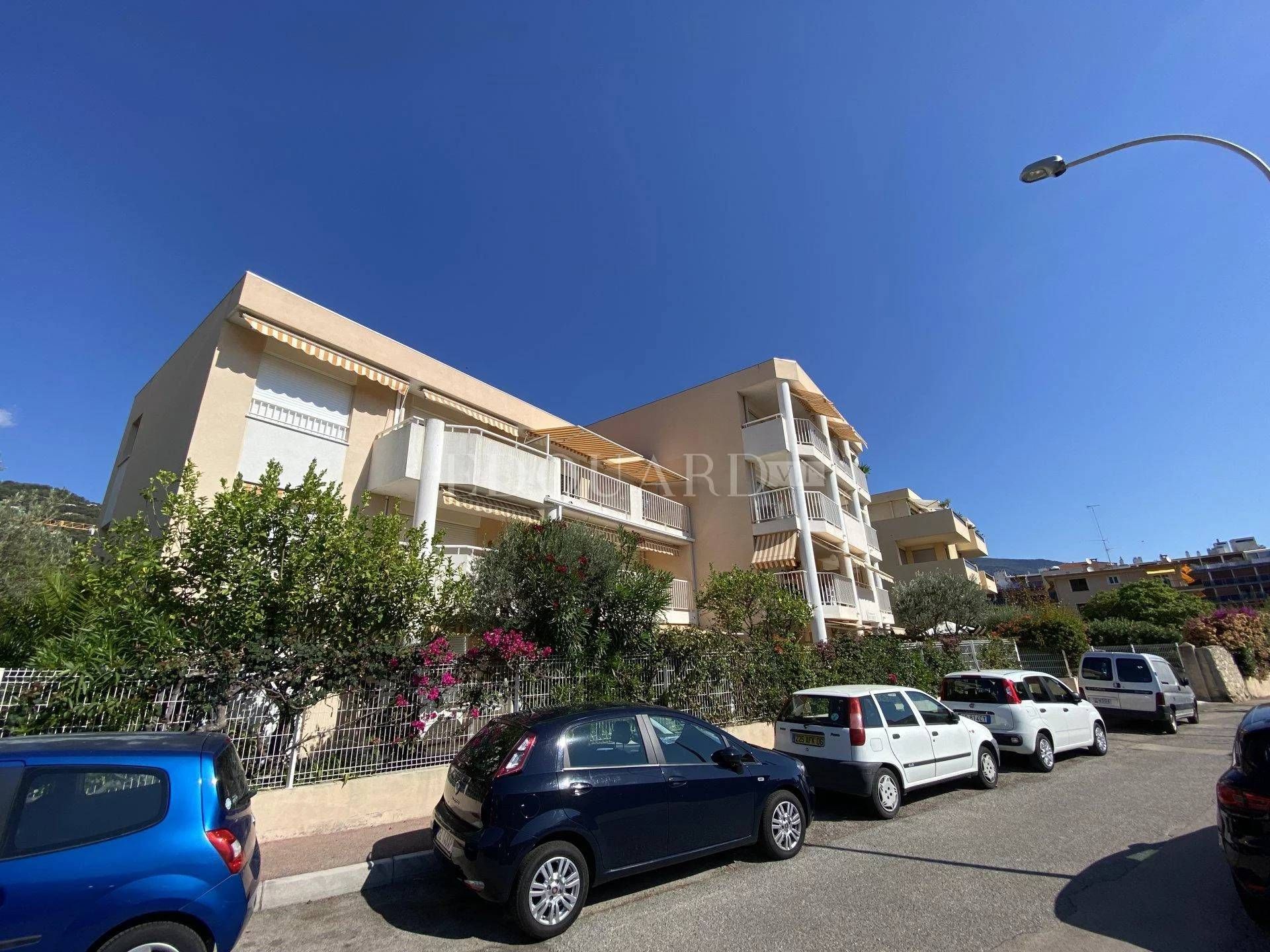 Condominio nel Roquebrune-Cap-Martin, Provence-Alpes-Côte d'Azur 11278600