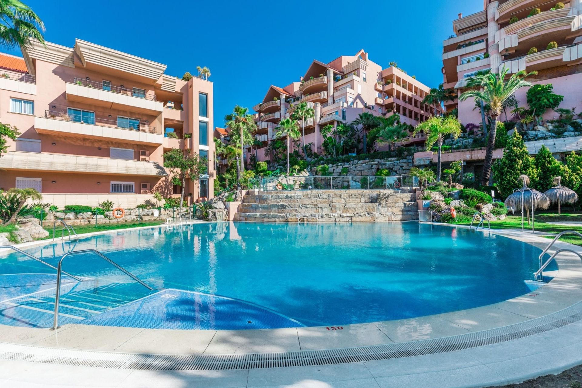 Osakehuoneisto sisään Marbella, Andalucía 11278654