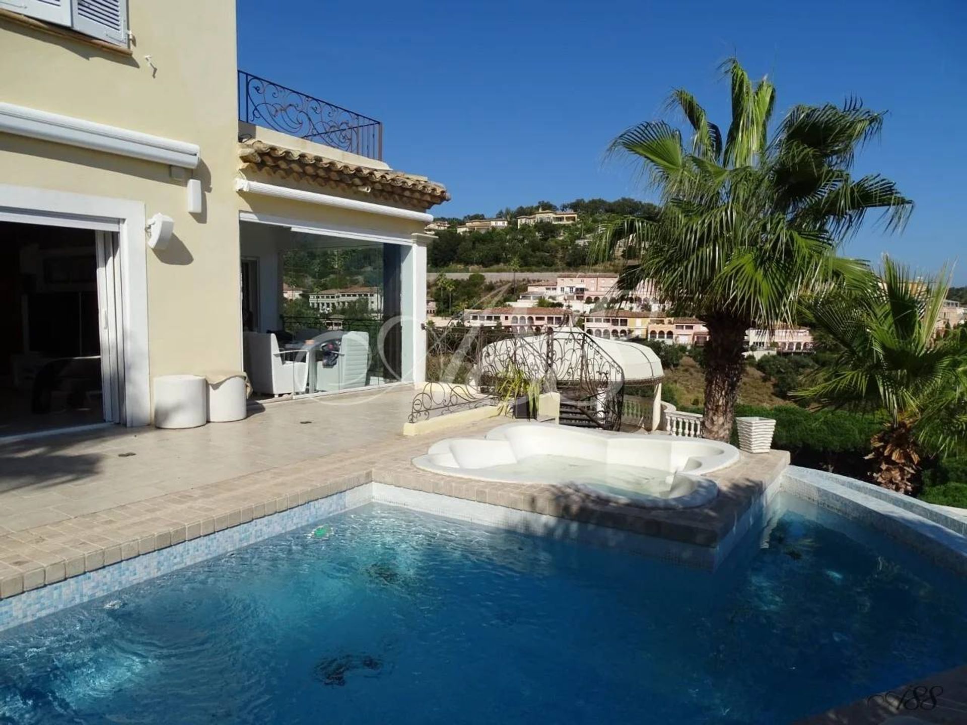 Hus i Sainte-Maxime, Provence-Alpes-Cote d'Azur 11279575