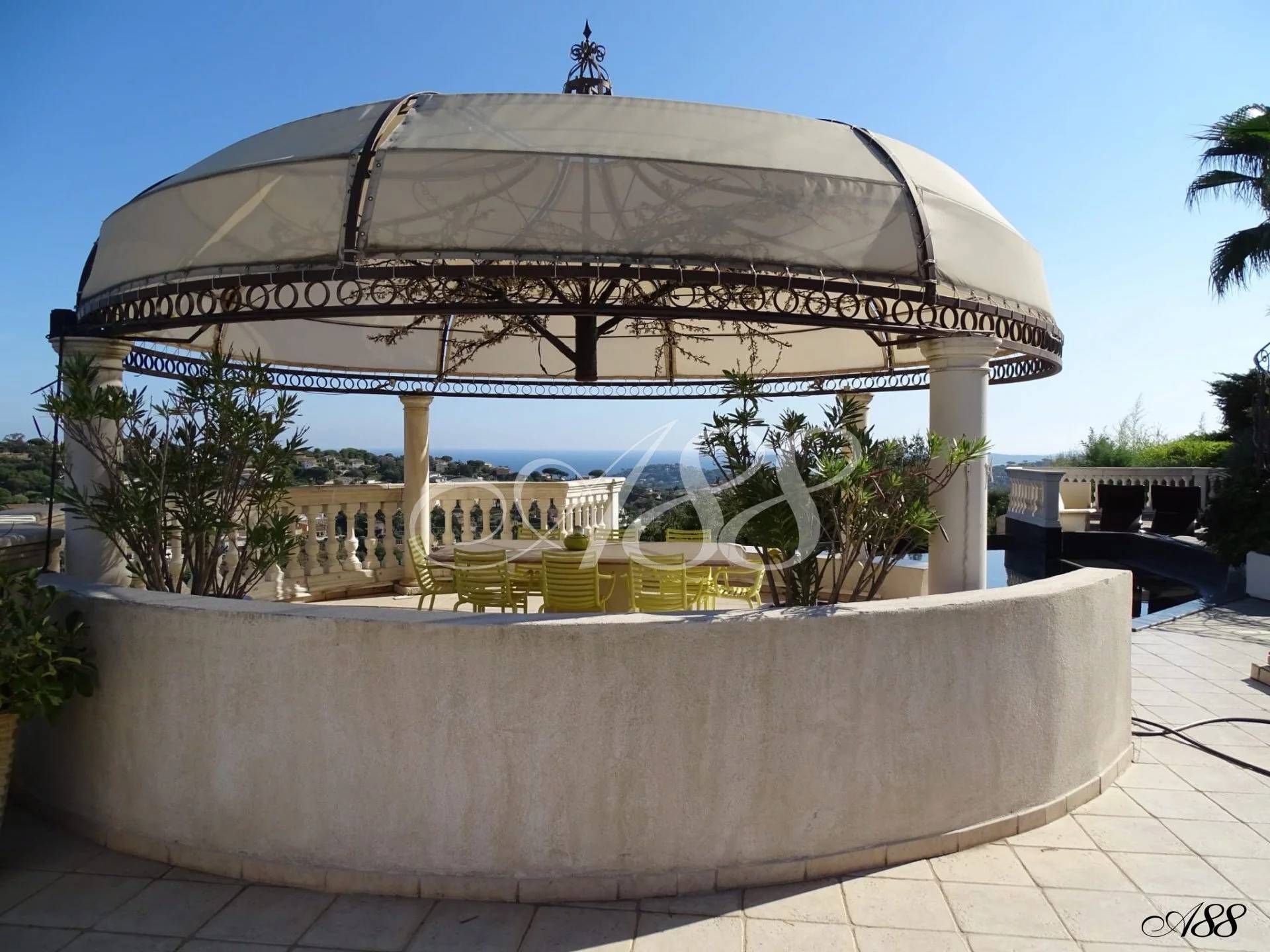 σπίτι σε Sainte-Maxime, Provence-Alpes-Côte d'Azur 11279575